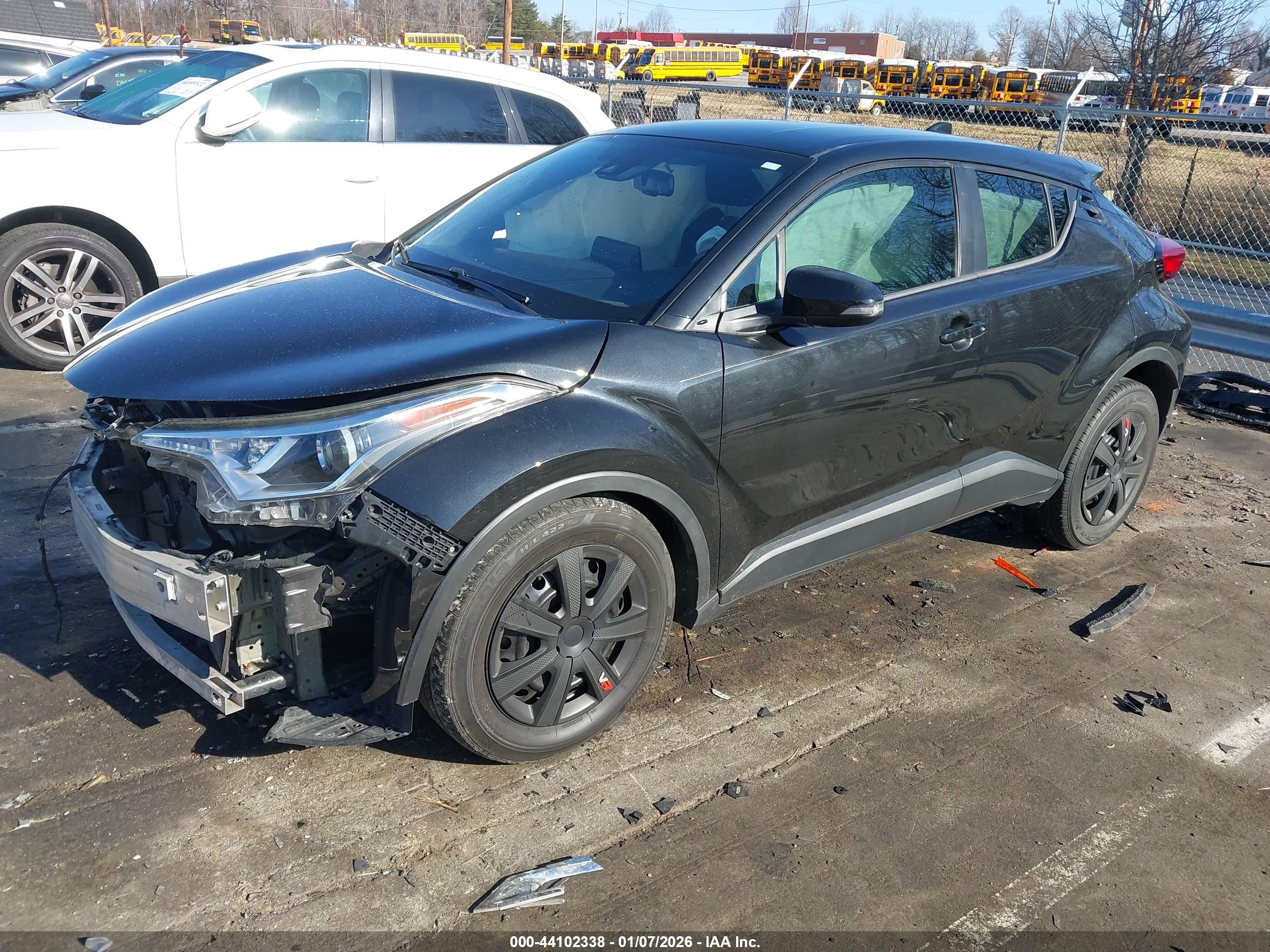 TOYOTA C-HR image 2