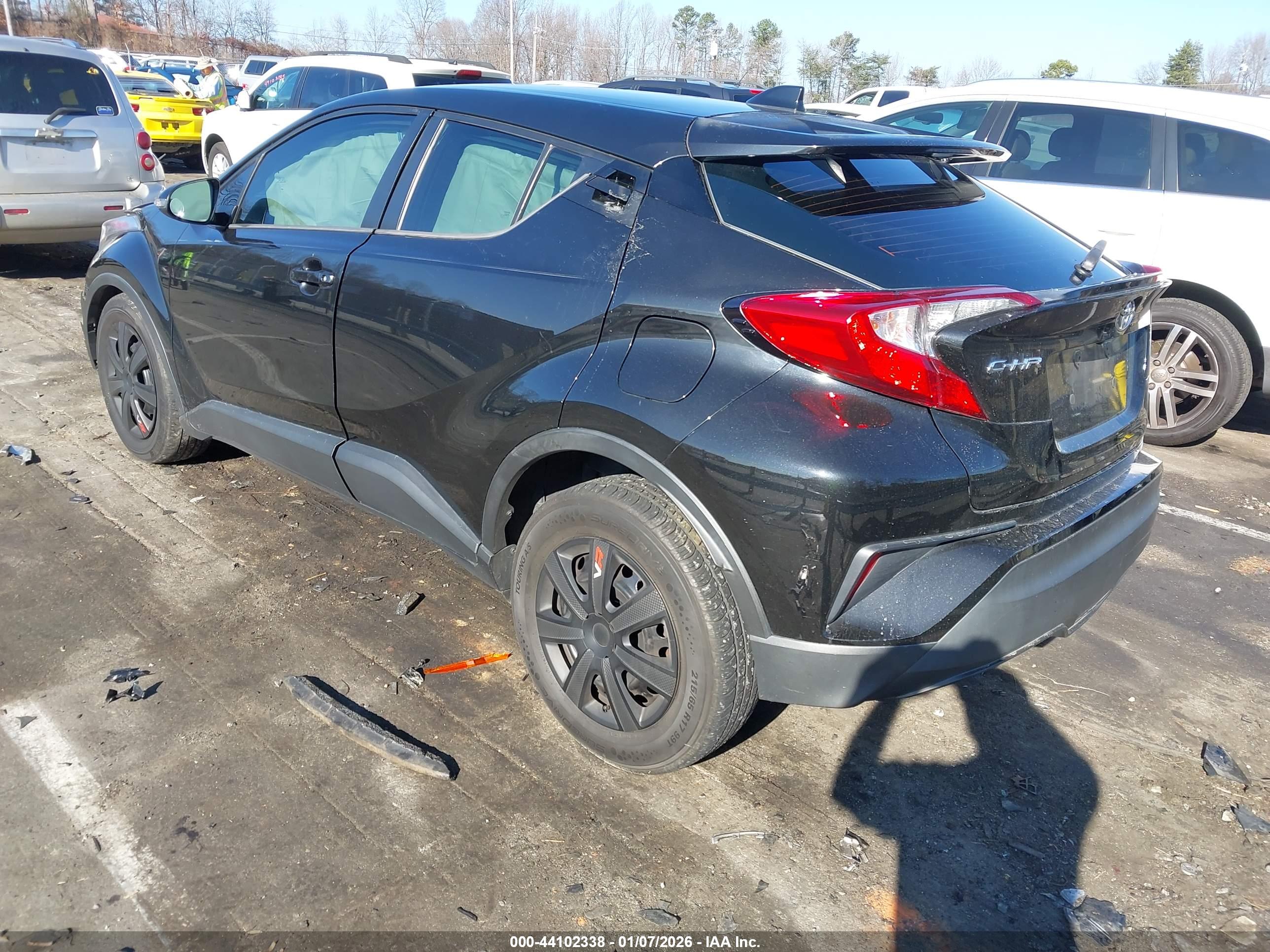 TOYOTA C-HR image 3
