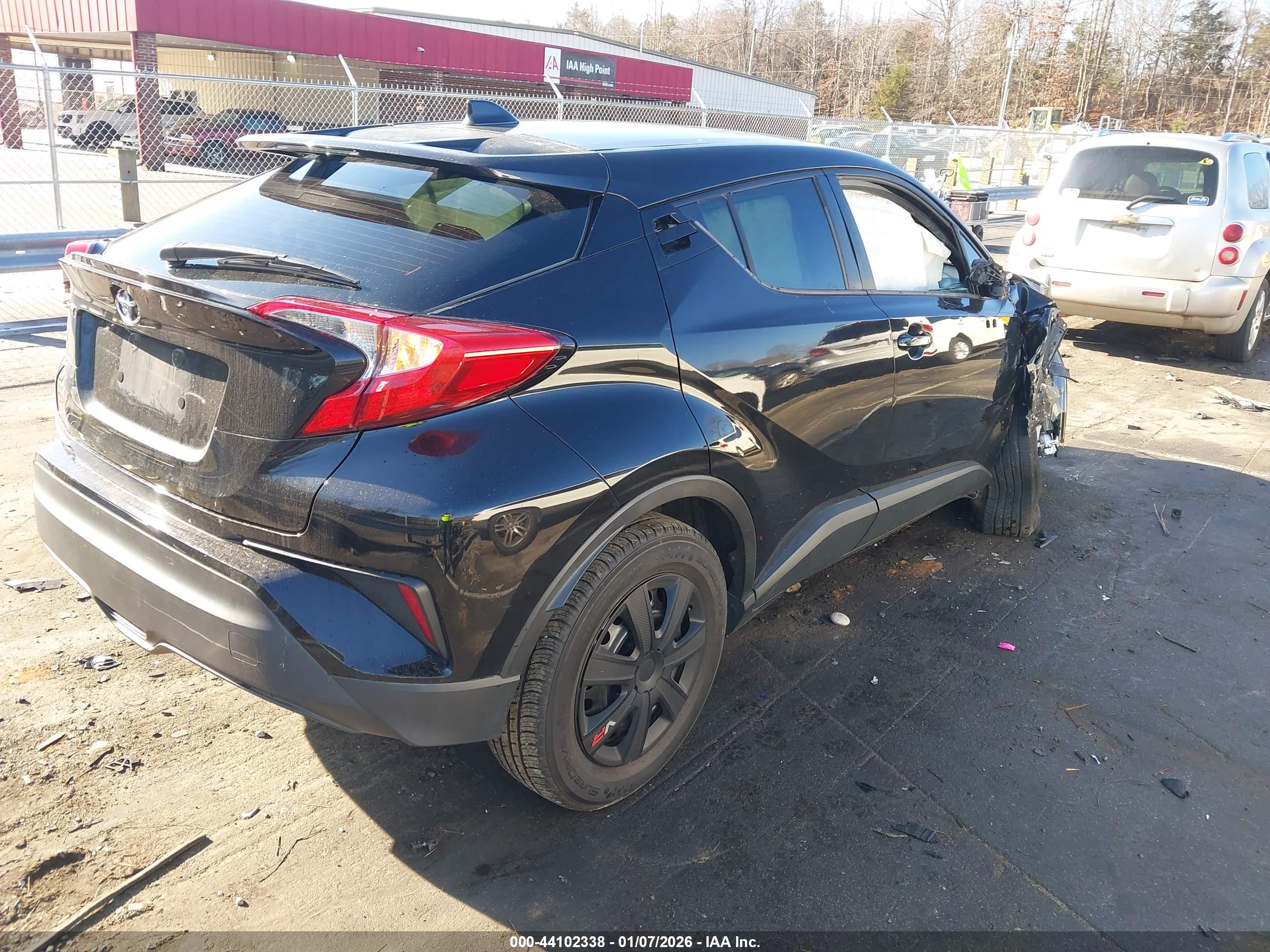 TOYOTA C-HR image 4