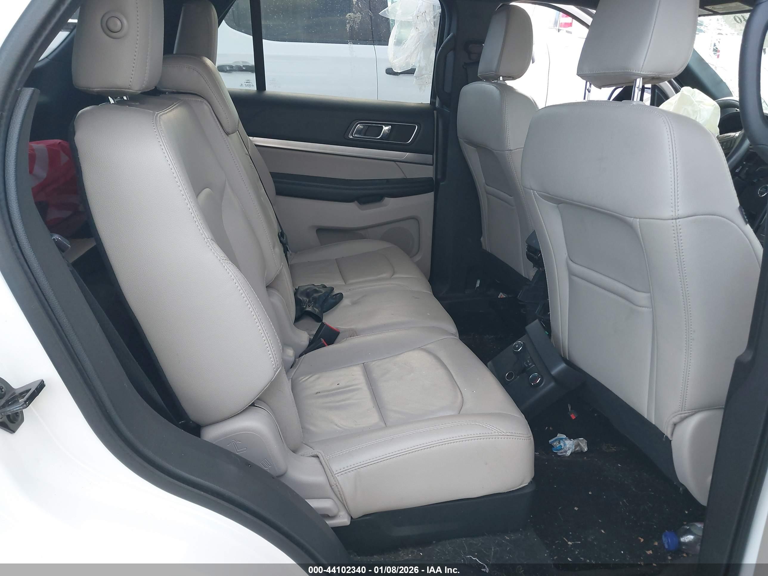 FORD EXPLORER image 8