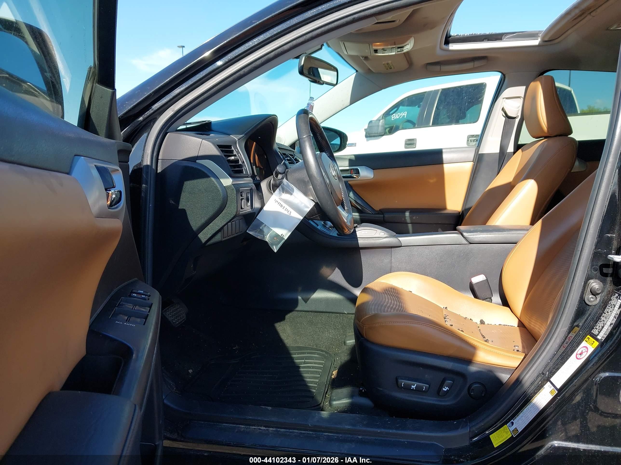 LEXUS CT image 5