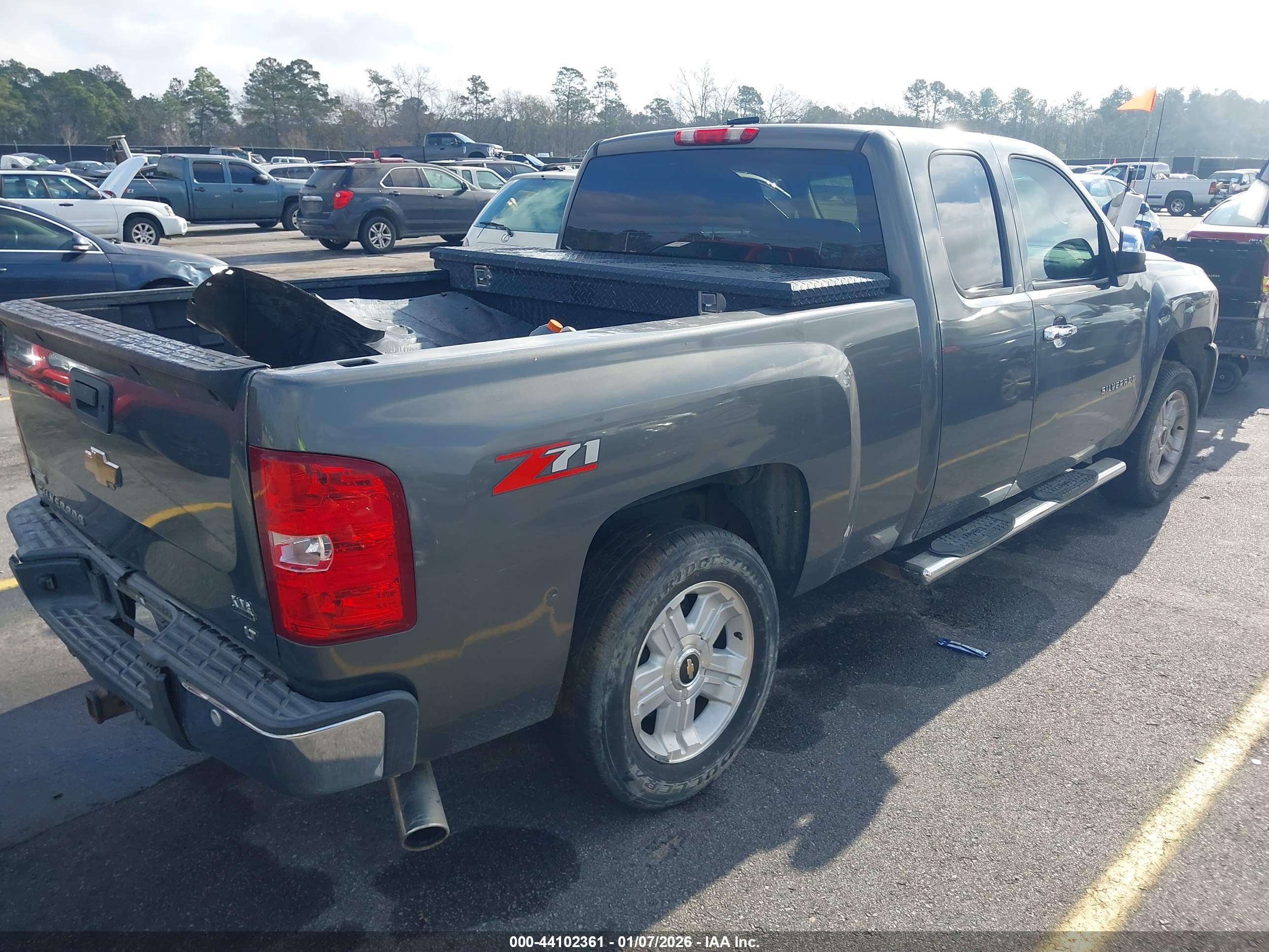 CHEVROLET SILVERADO image 4