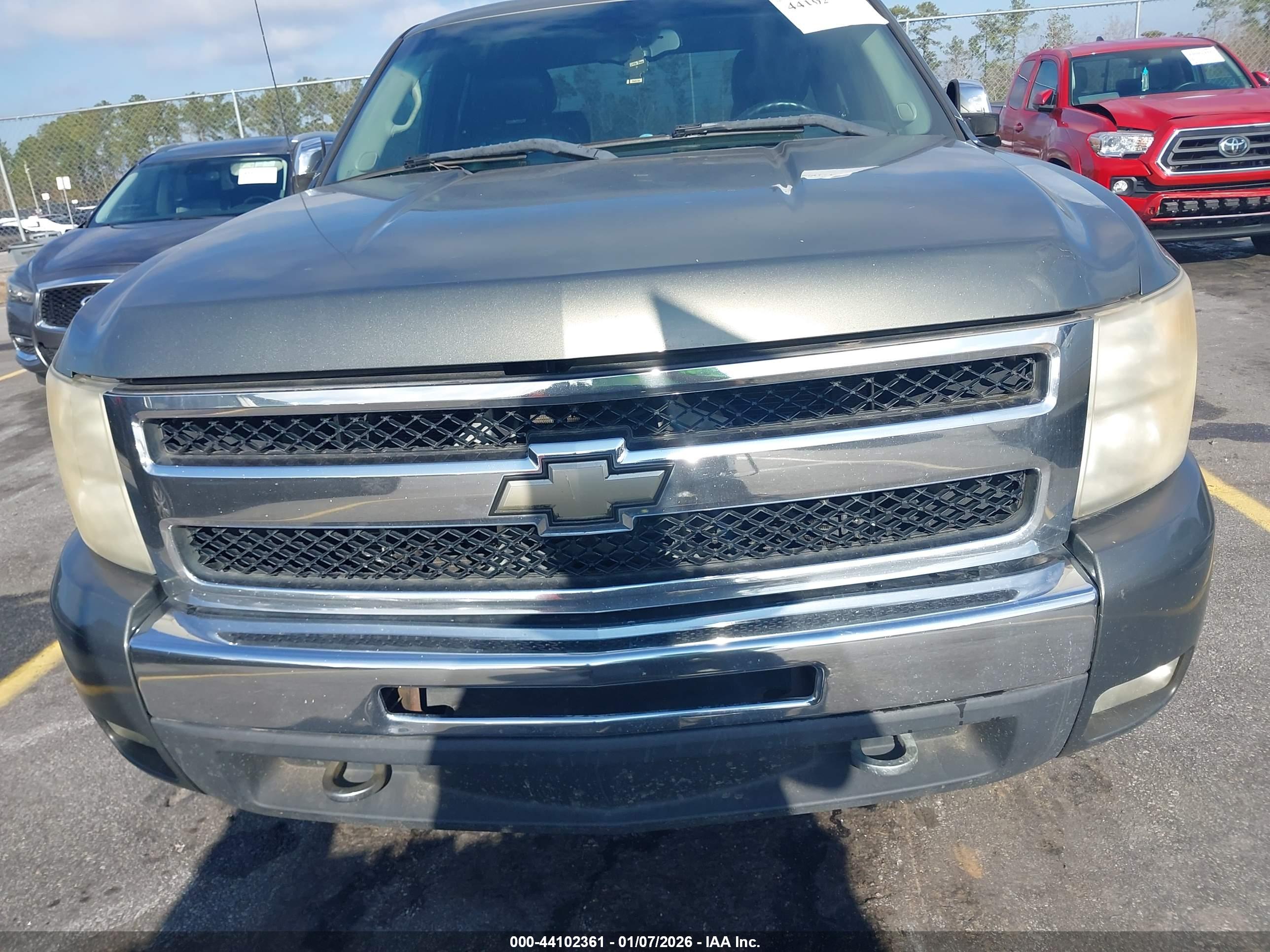 CHEVROLET SILVERADO image 6
