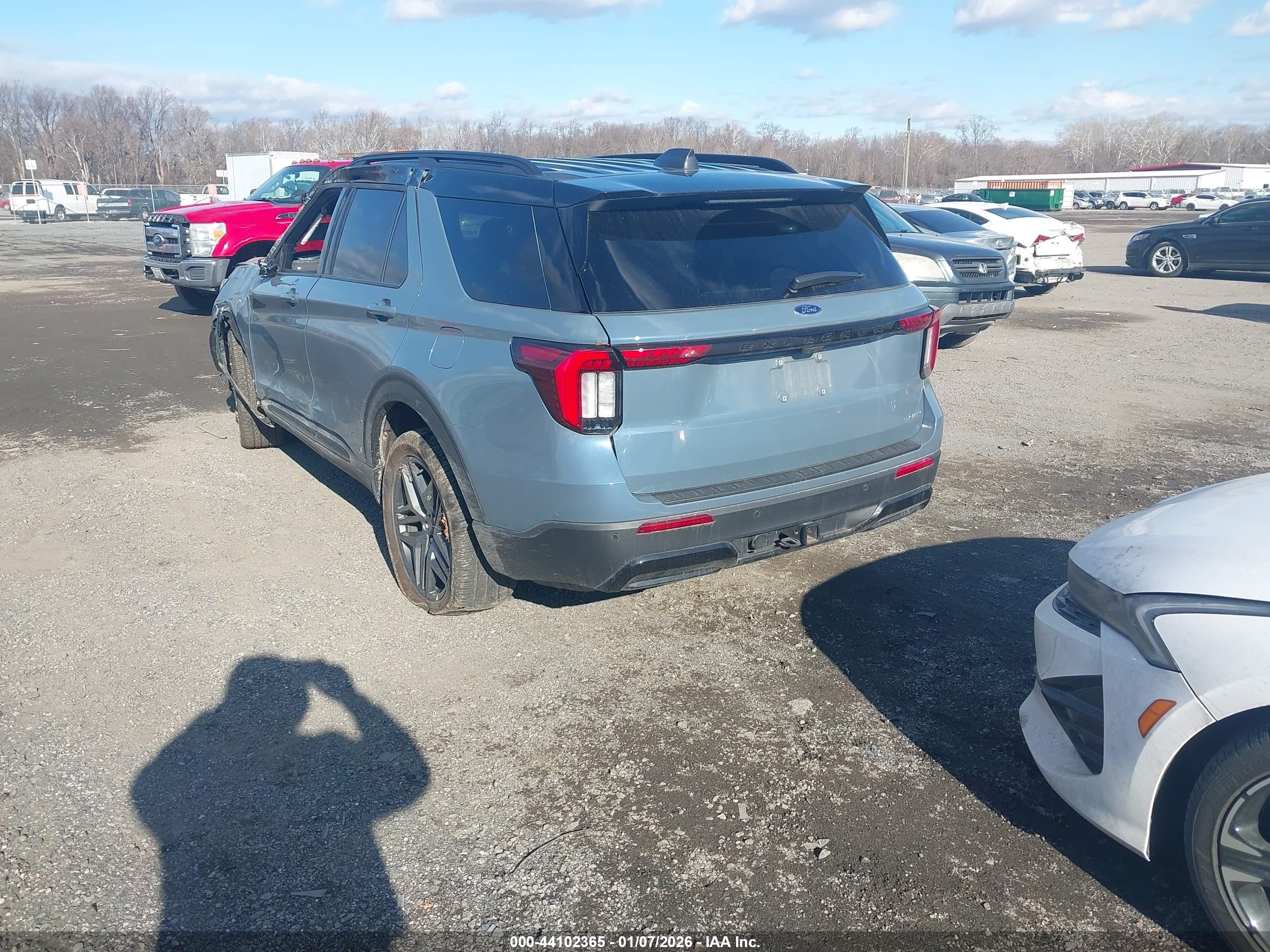 FORD EXPLORER image 3