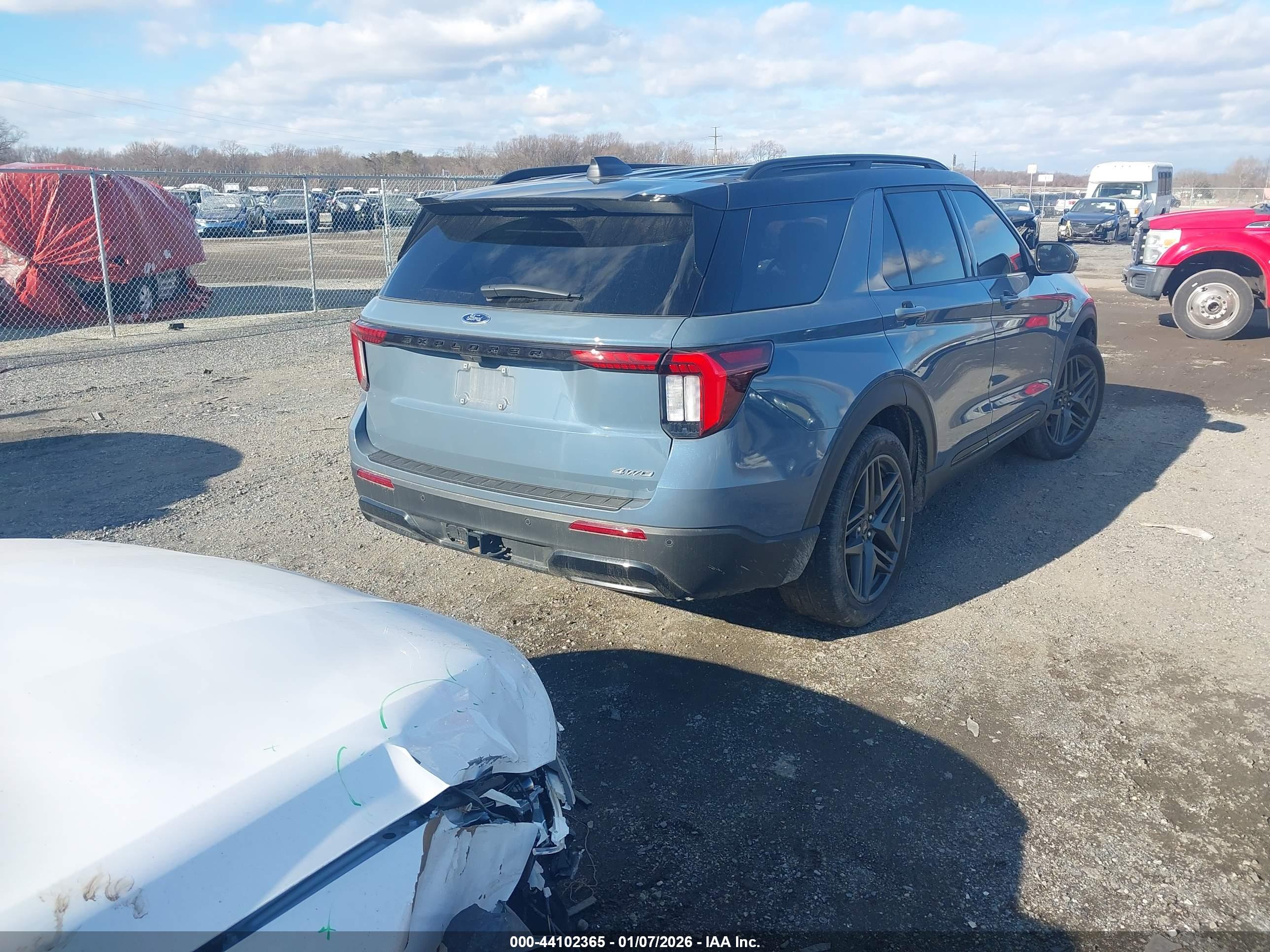 FORD EXPLORER image 4