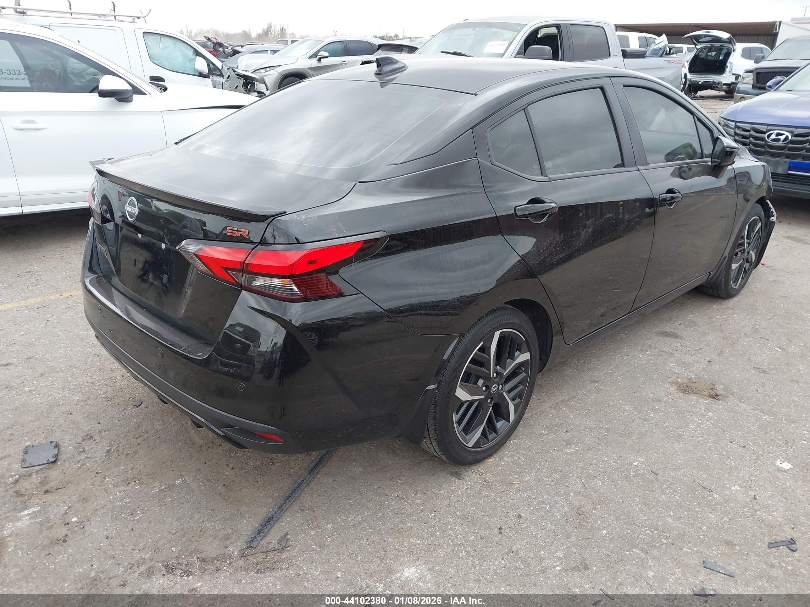 NISSAN VERSA image 4