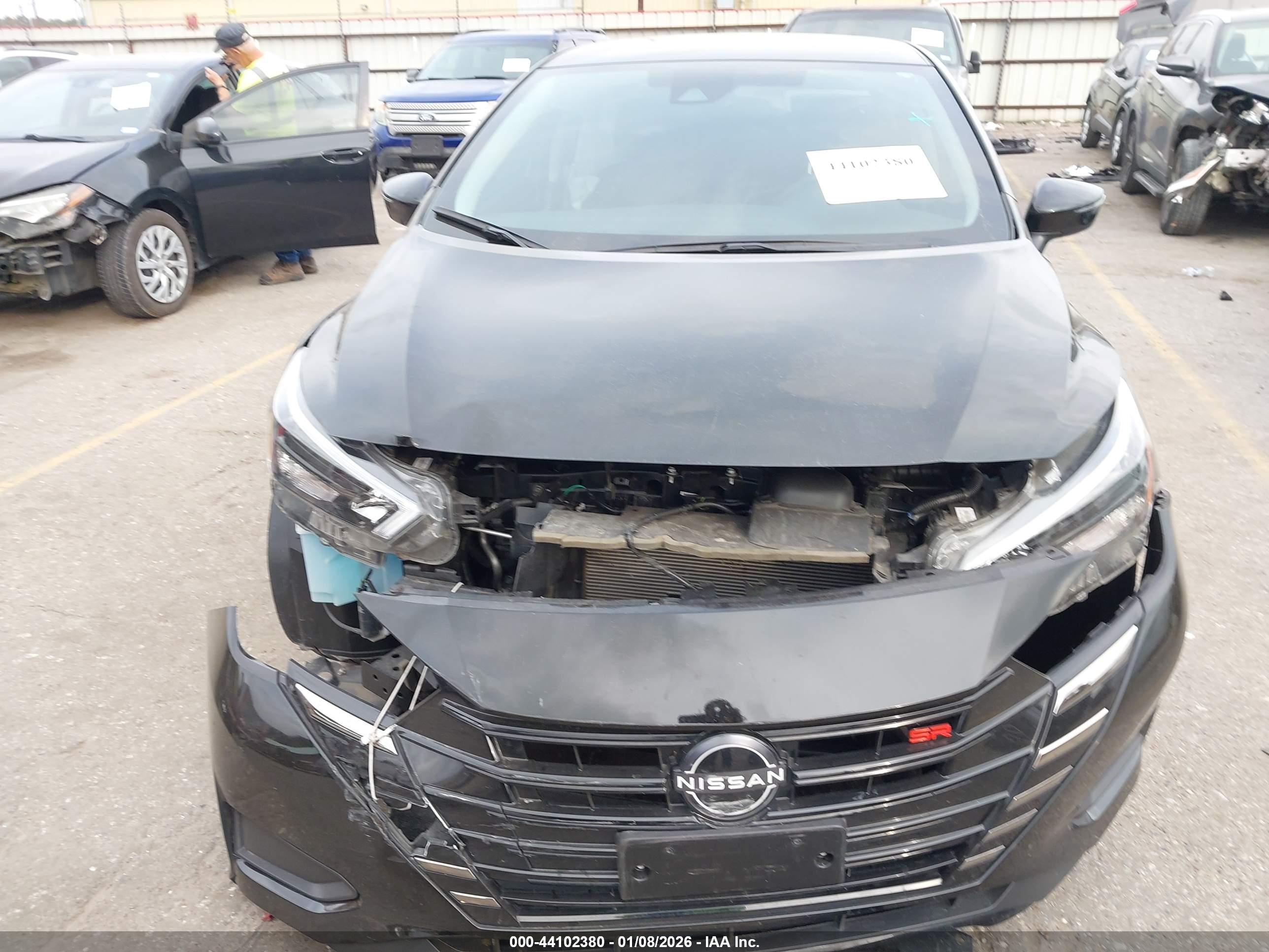 NISSAN VERSA image 6