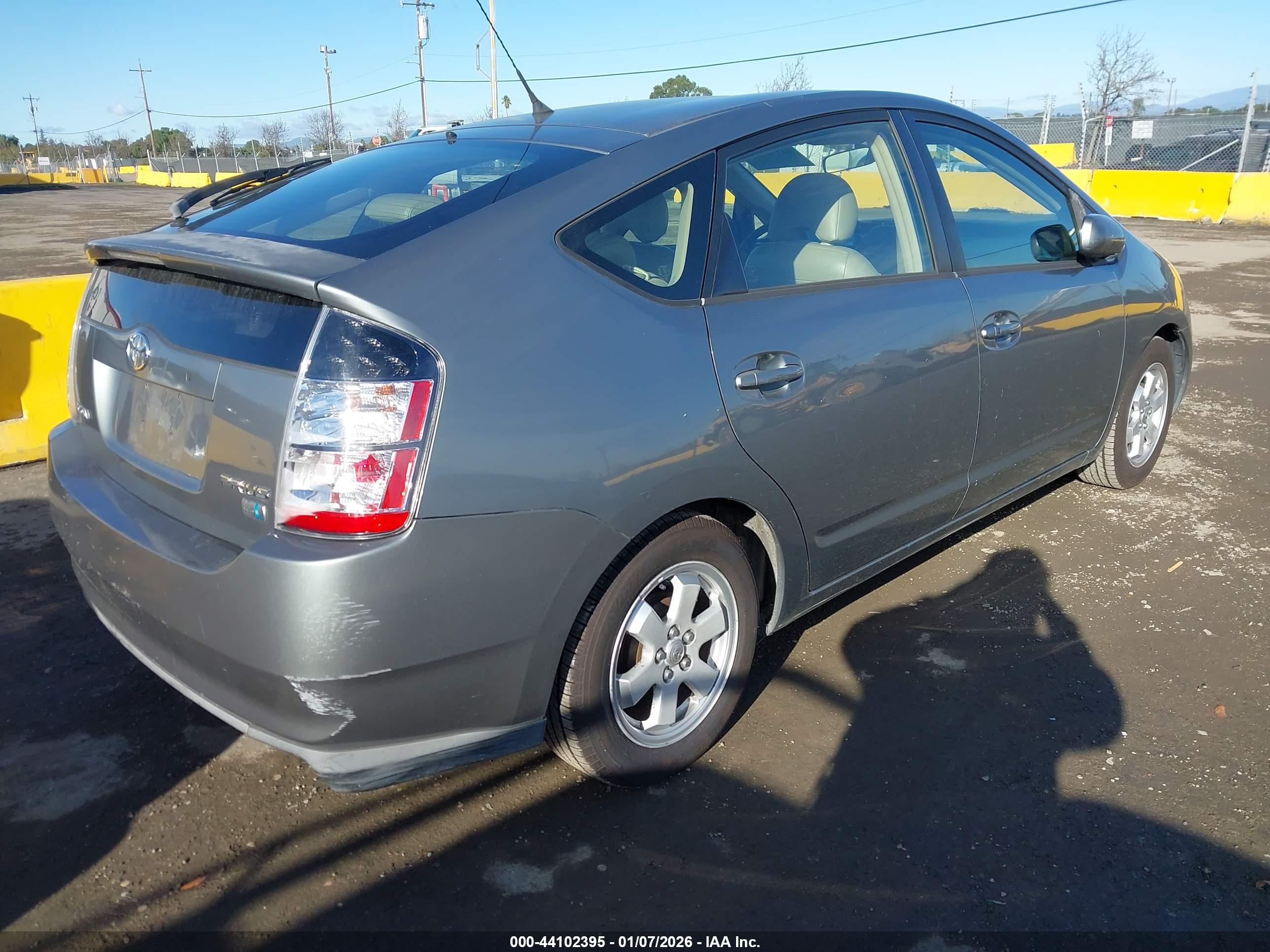 TOYOTA PRIUS image 4