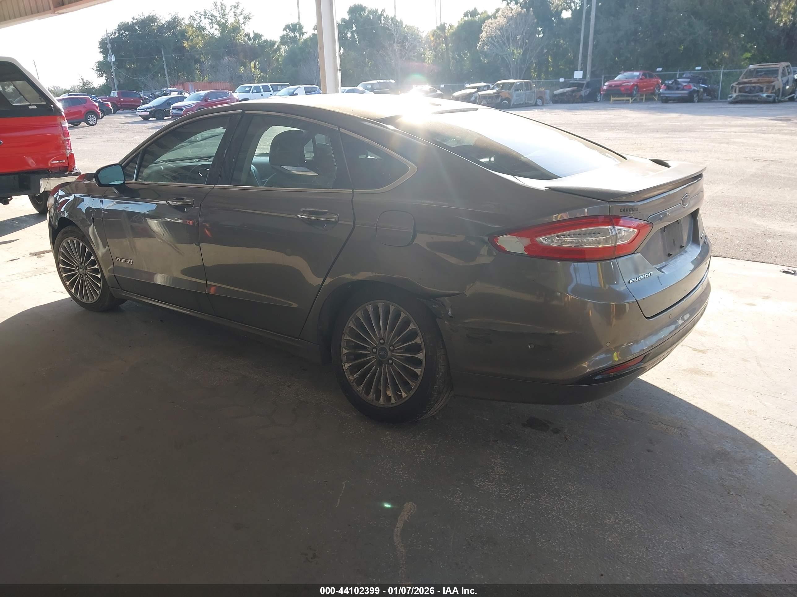 FORD FUSION image 3