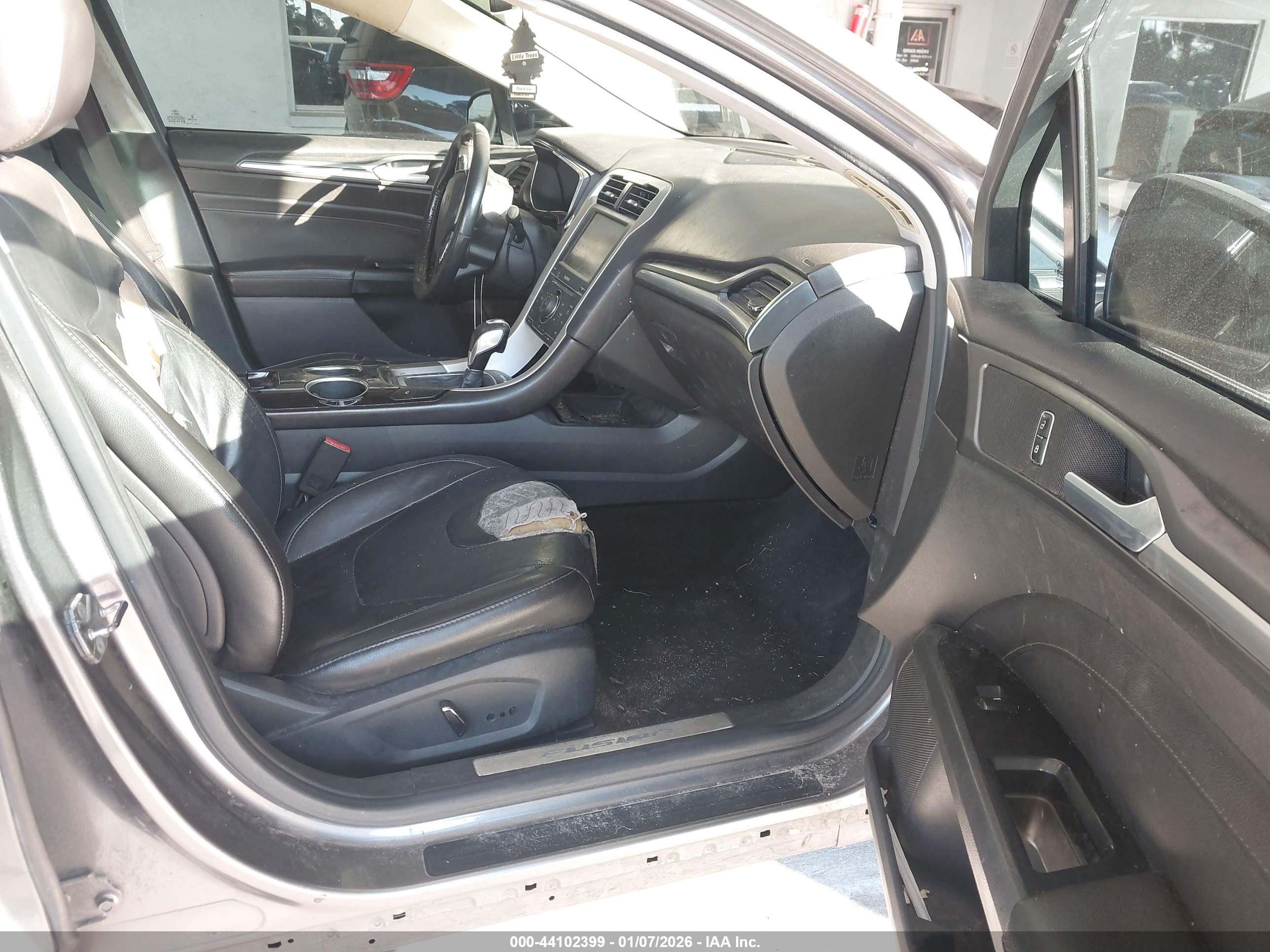 FORD FUSION image 5