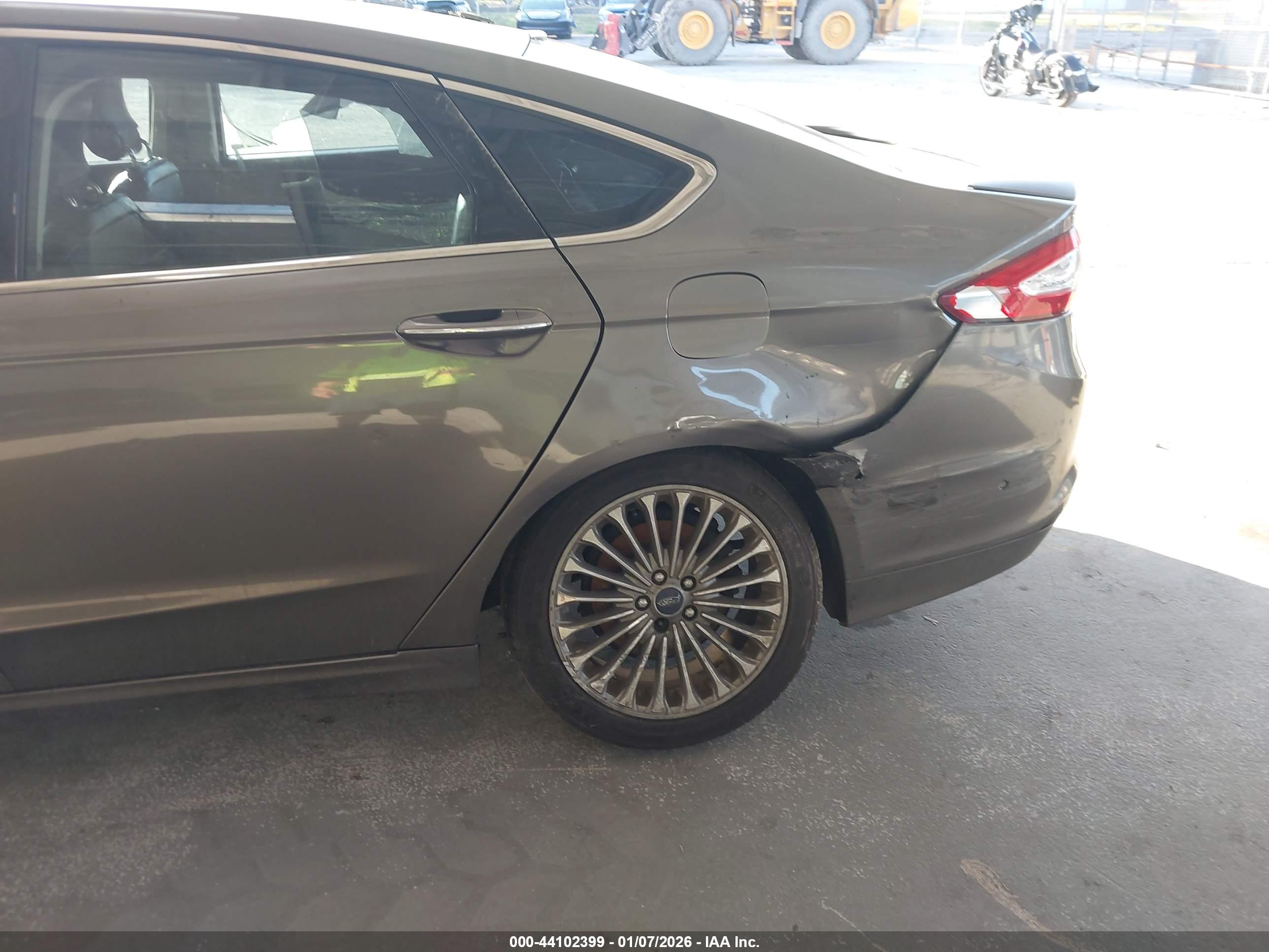 FORD FUSION image 6