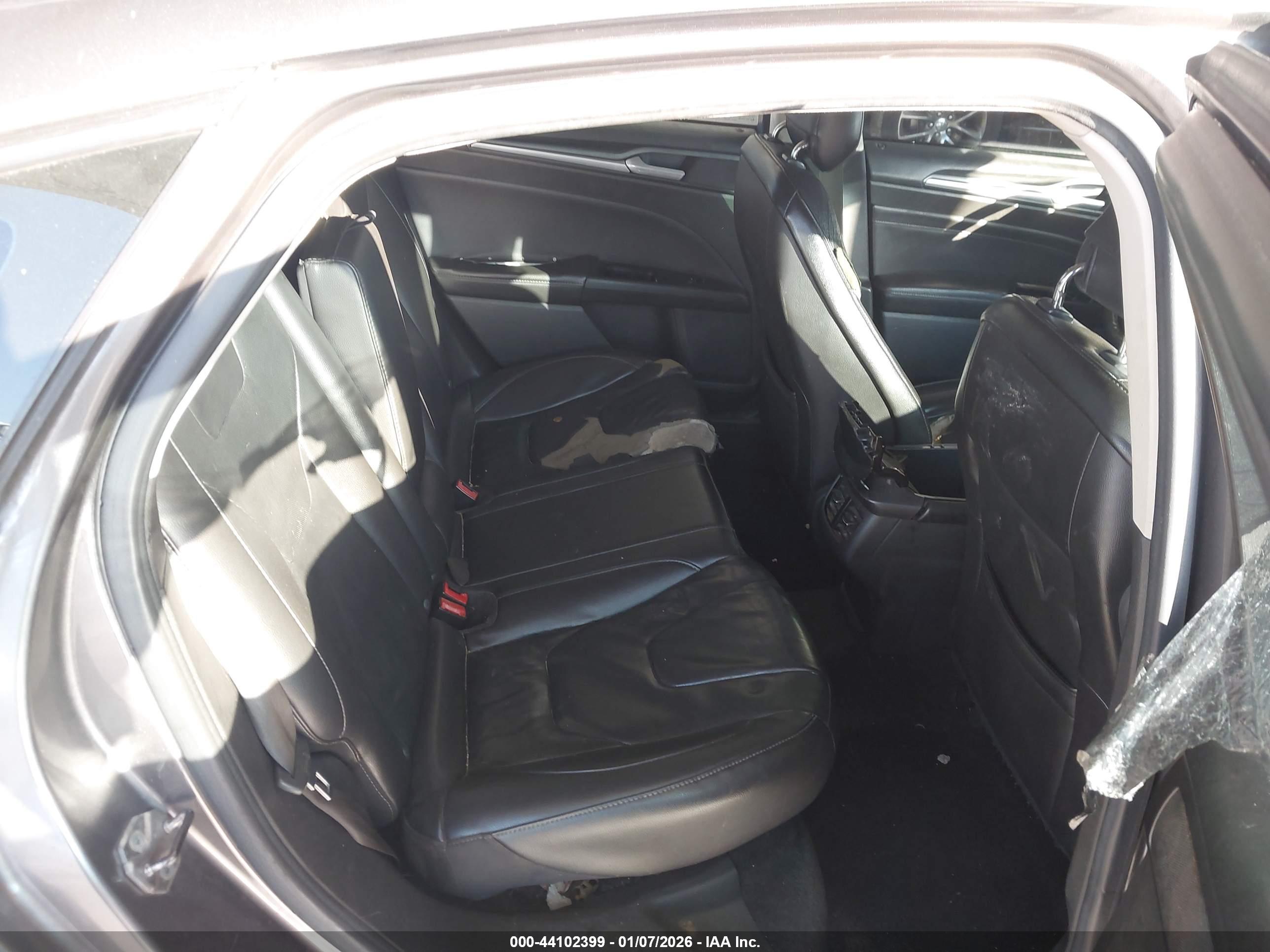 FORD FUSION image 8