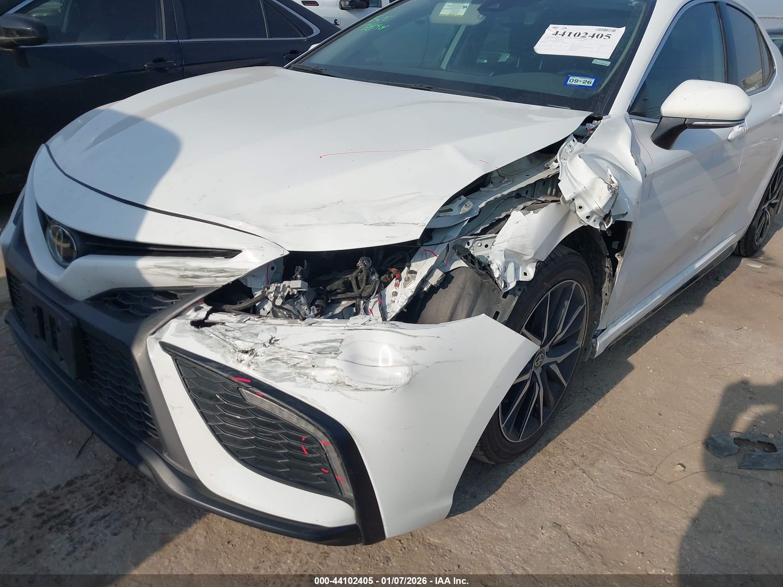 TOYOTA CAMRY image 6