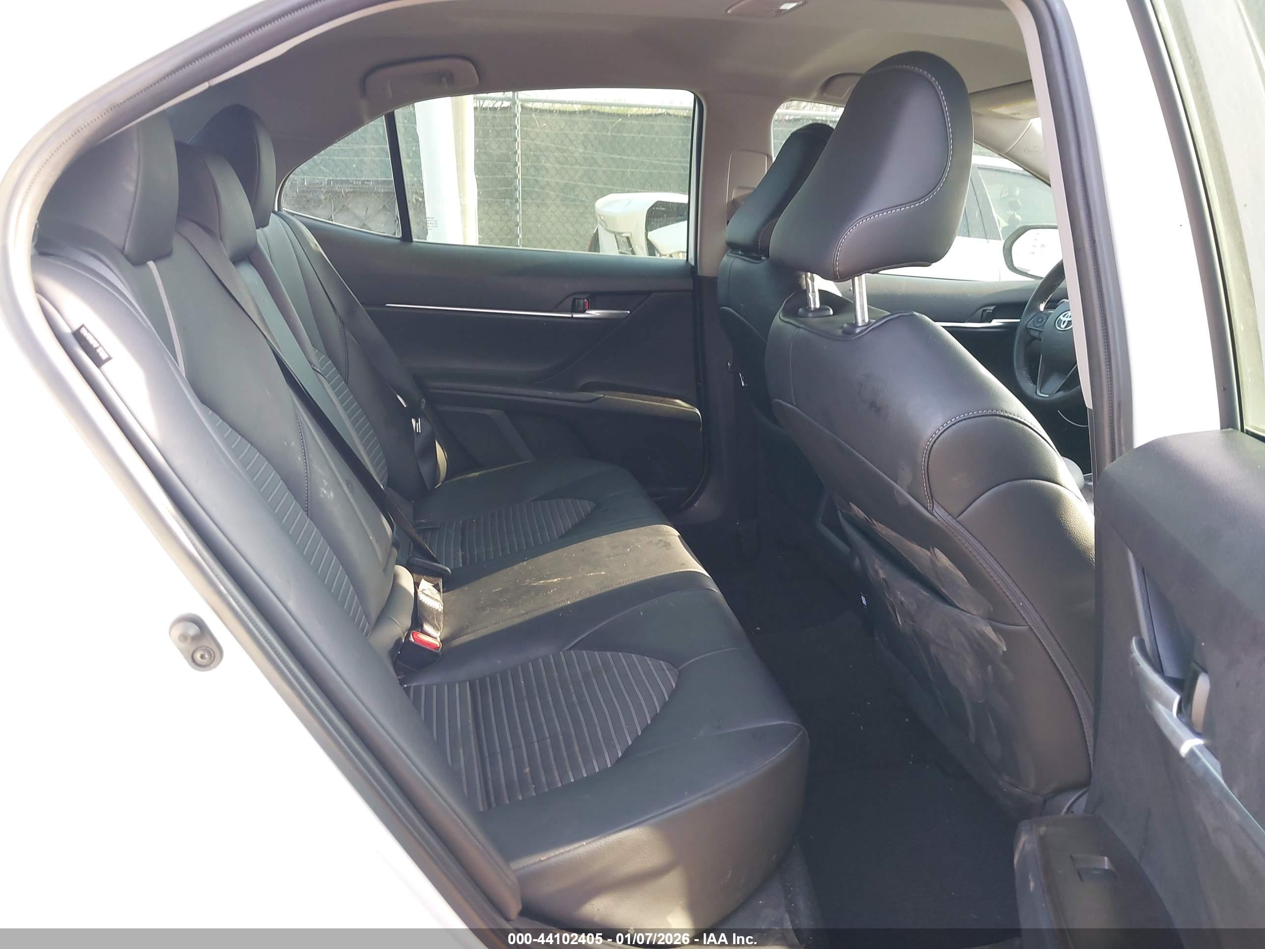 TOYOTA CAMRY image 8