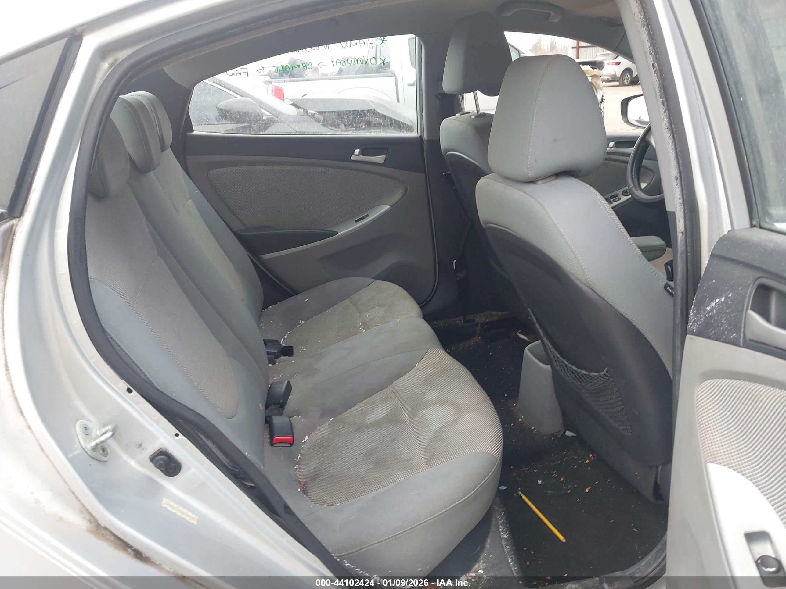 HYUNDAI ACCENT image 8