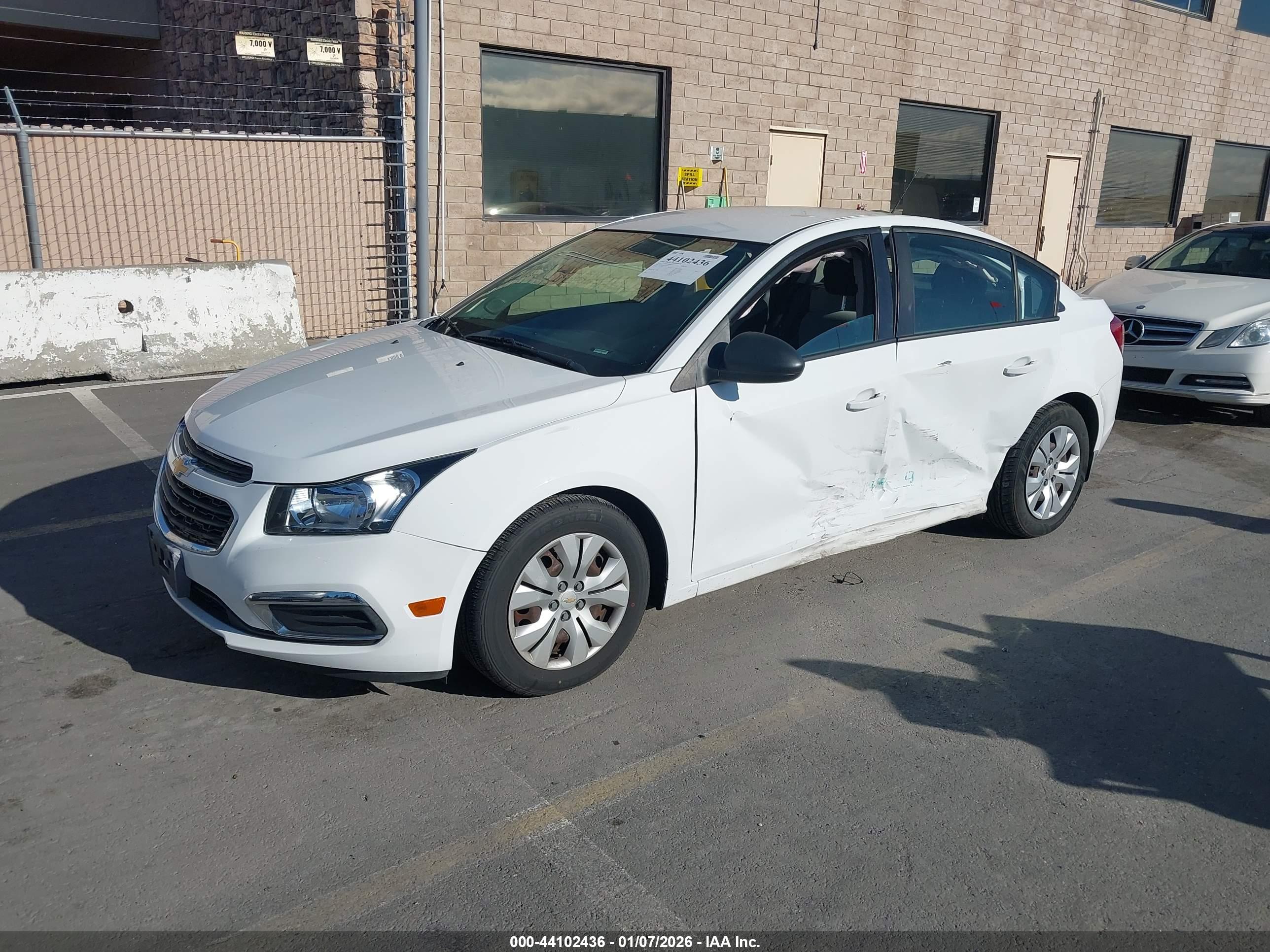 CHEVROLET CRUZE image 2