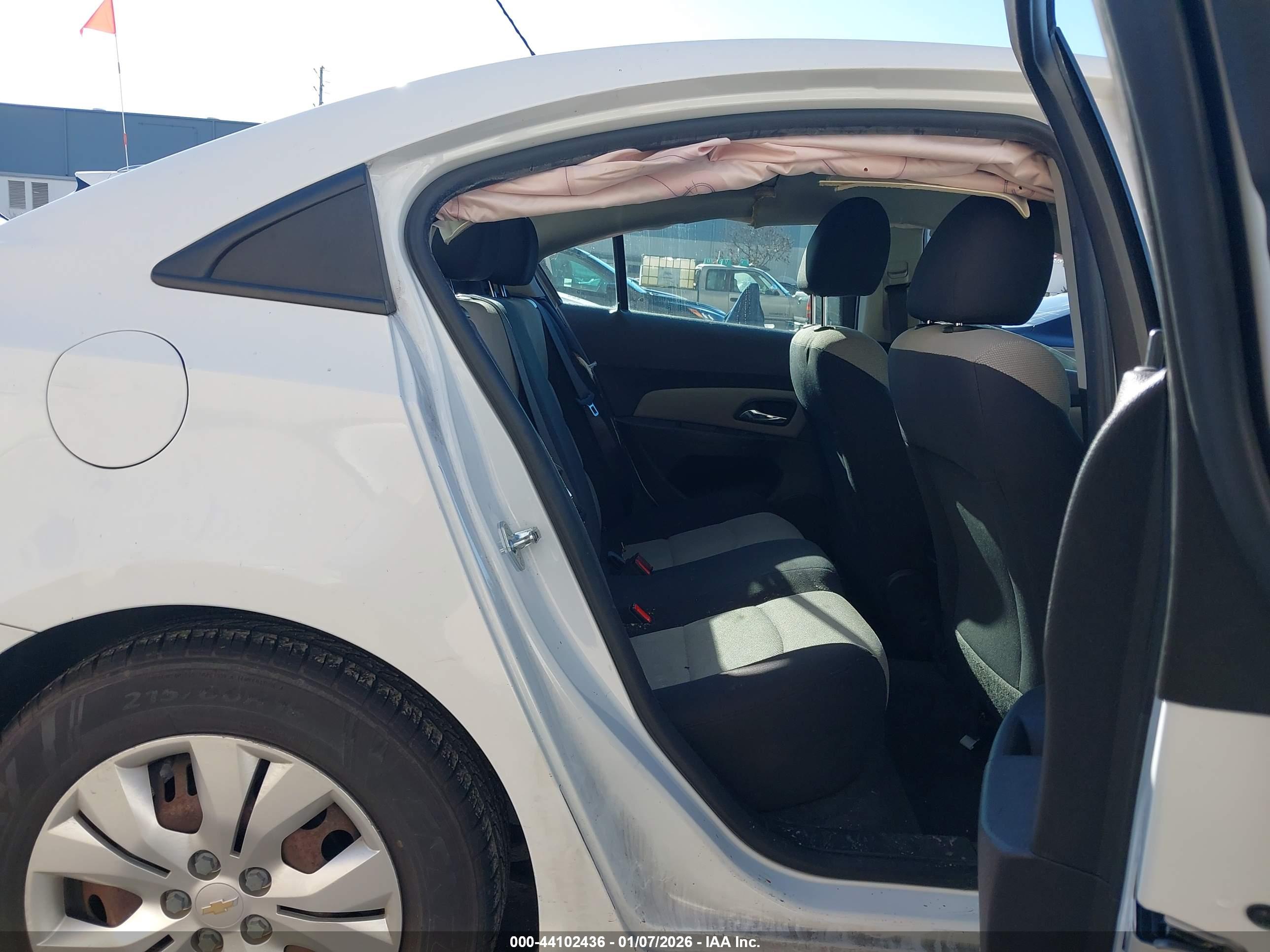 CHEVROLET CRUZE image 8