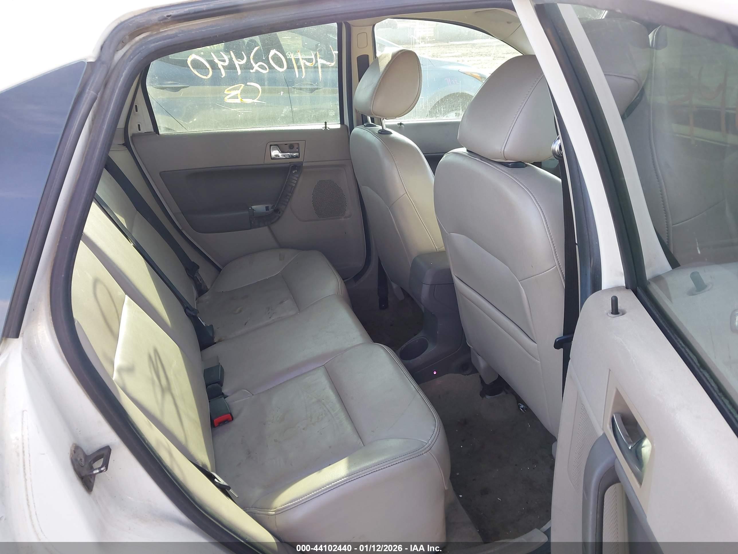 FORD FOCUS image 8