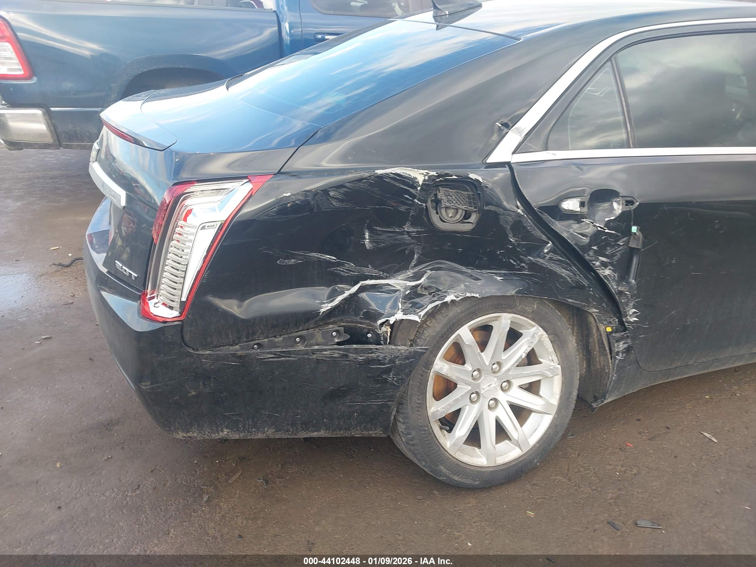 CADILLAC CTS image 6