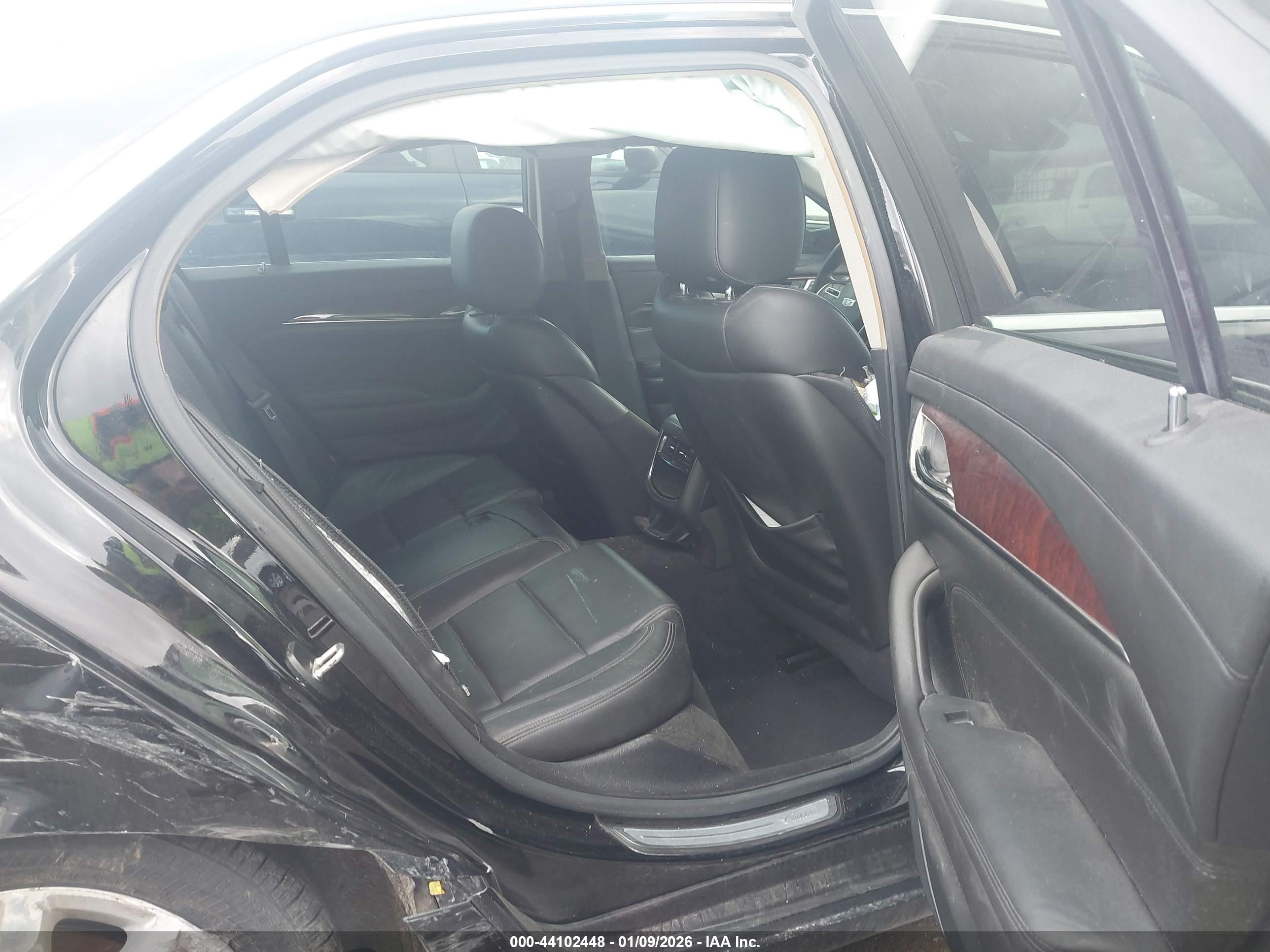 CADILLAC CTS image 8