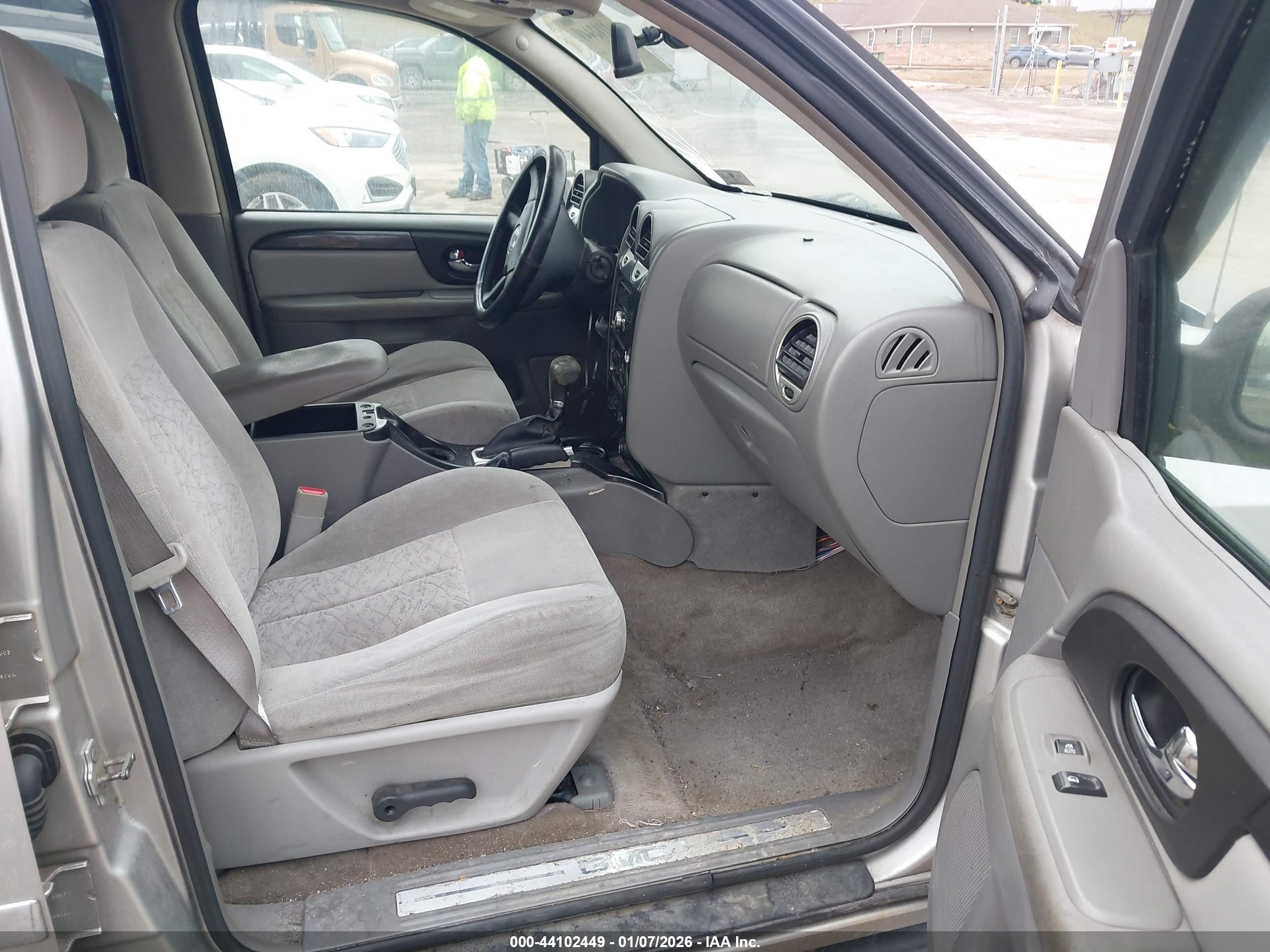 GMC ENVOY image 5