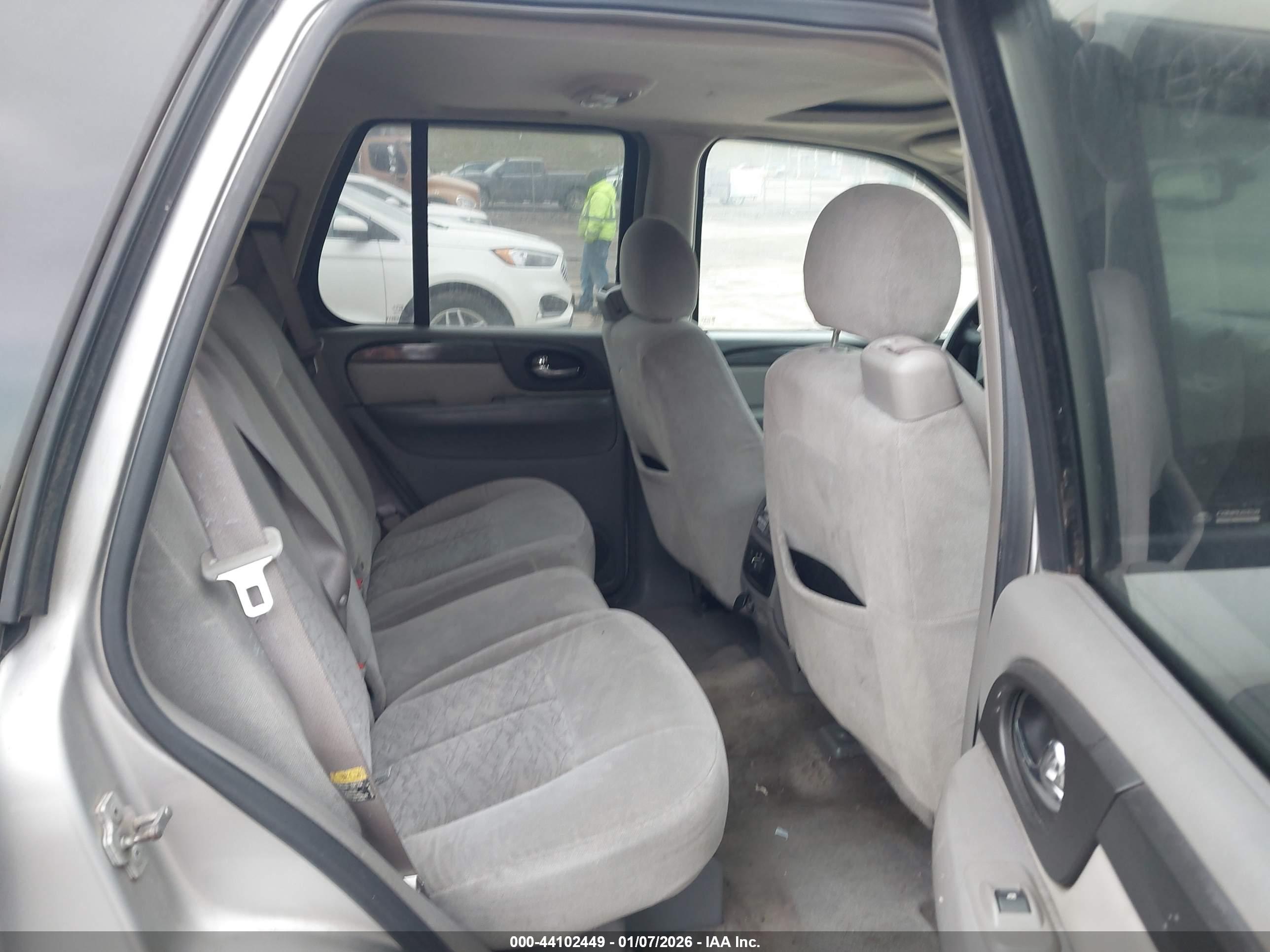 GMC ENVOY image 8