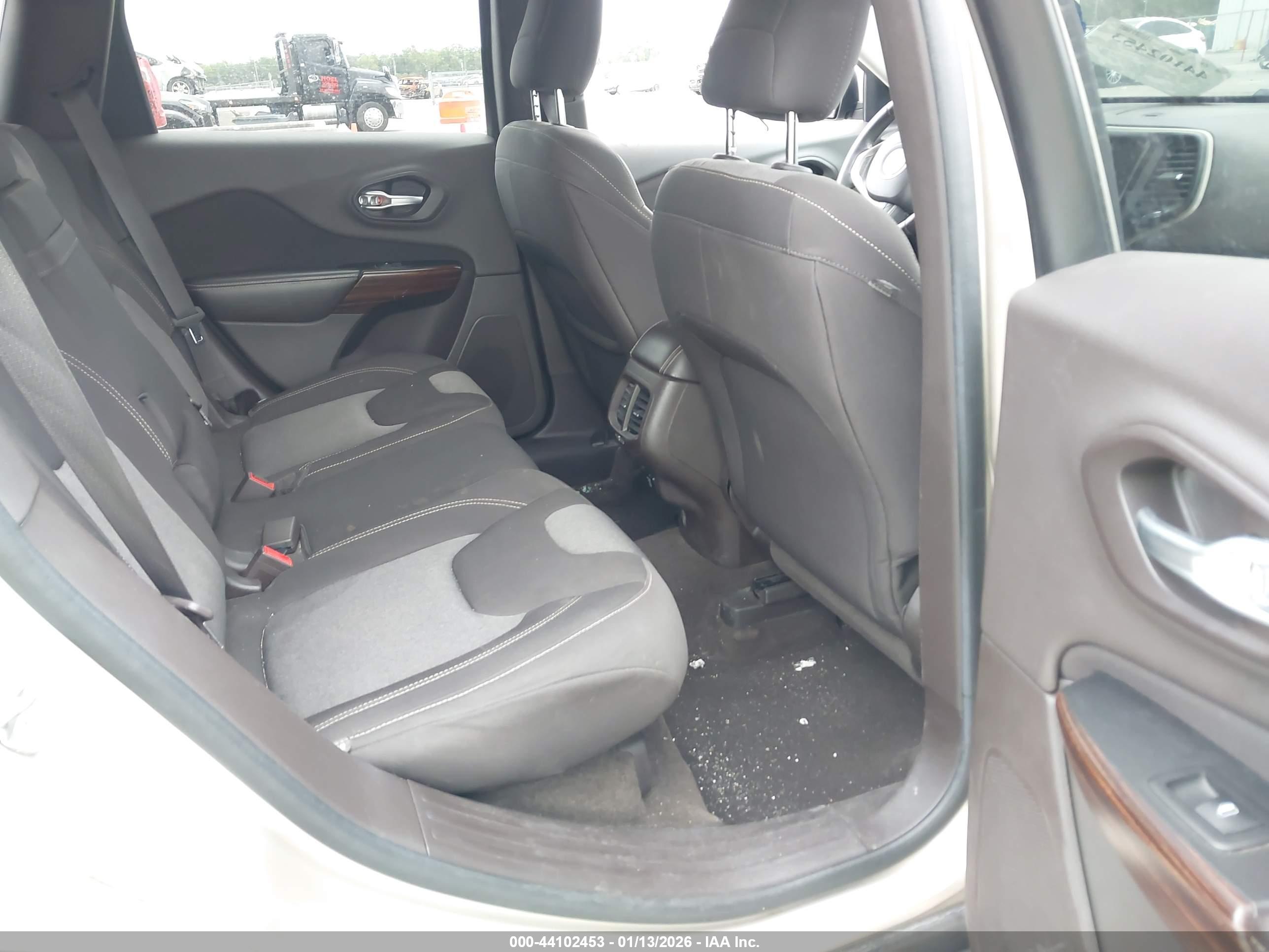 JEEP CHEROKEE image 8
