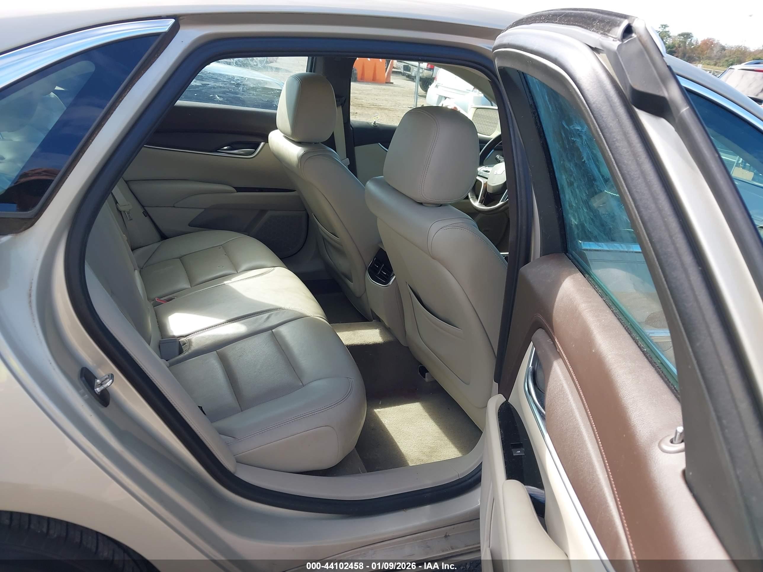 CADILLAC XTS image 8