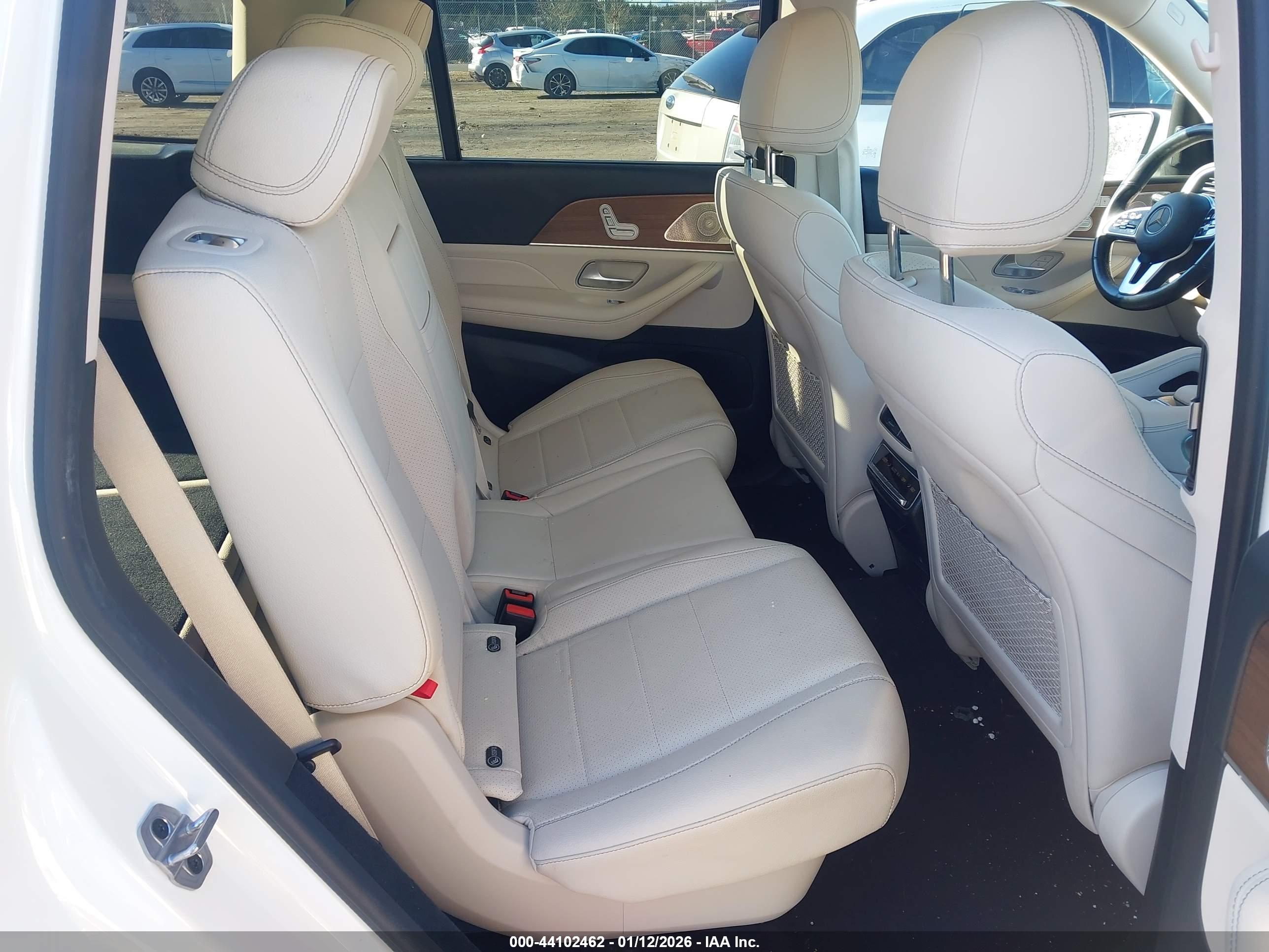 MERCEDES-BENZ GLS image 8