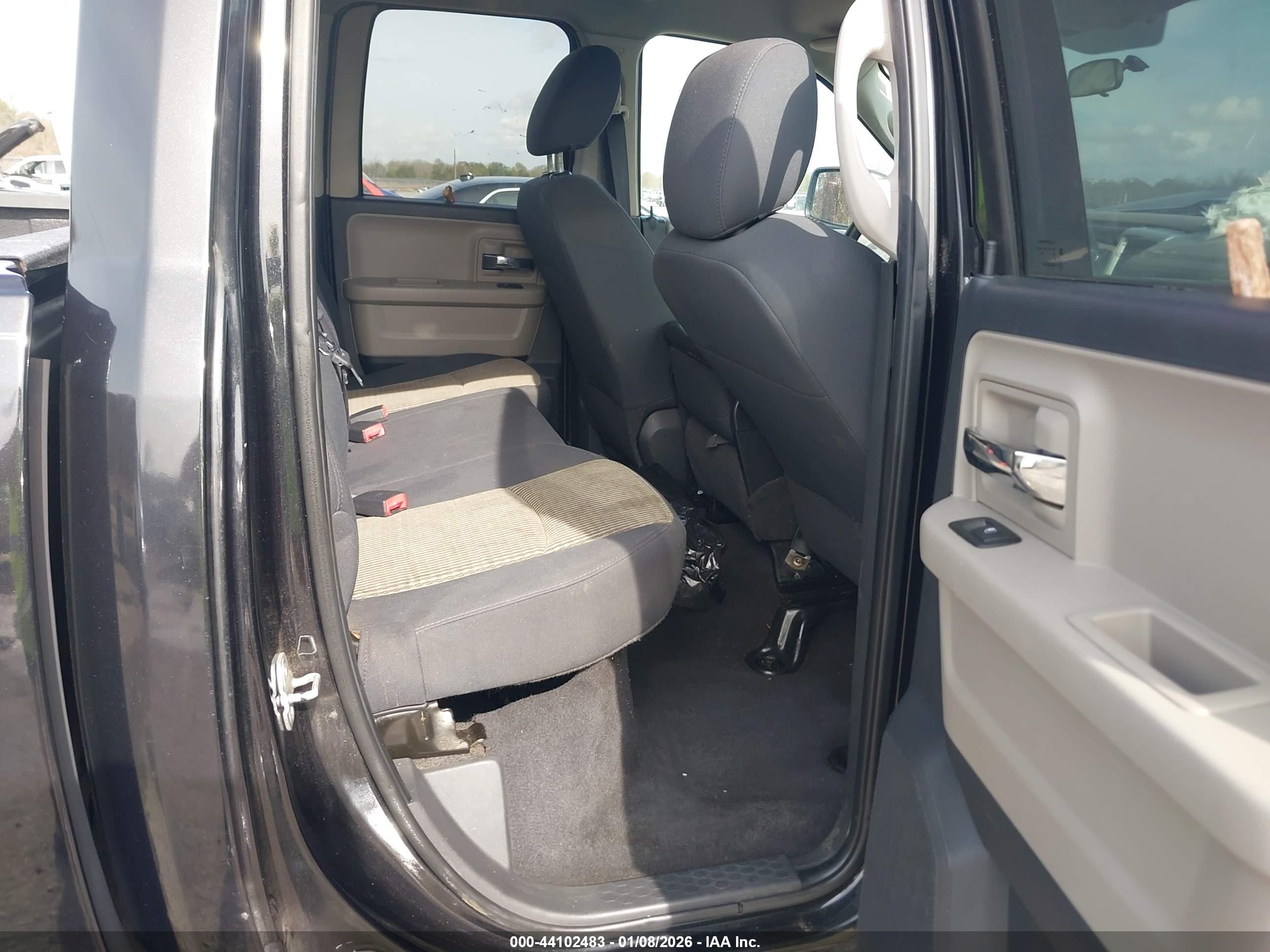 DODGE RAM image 8