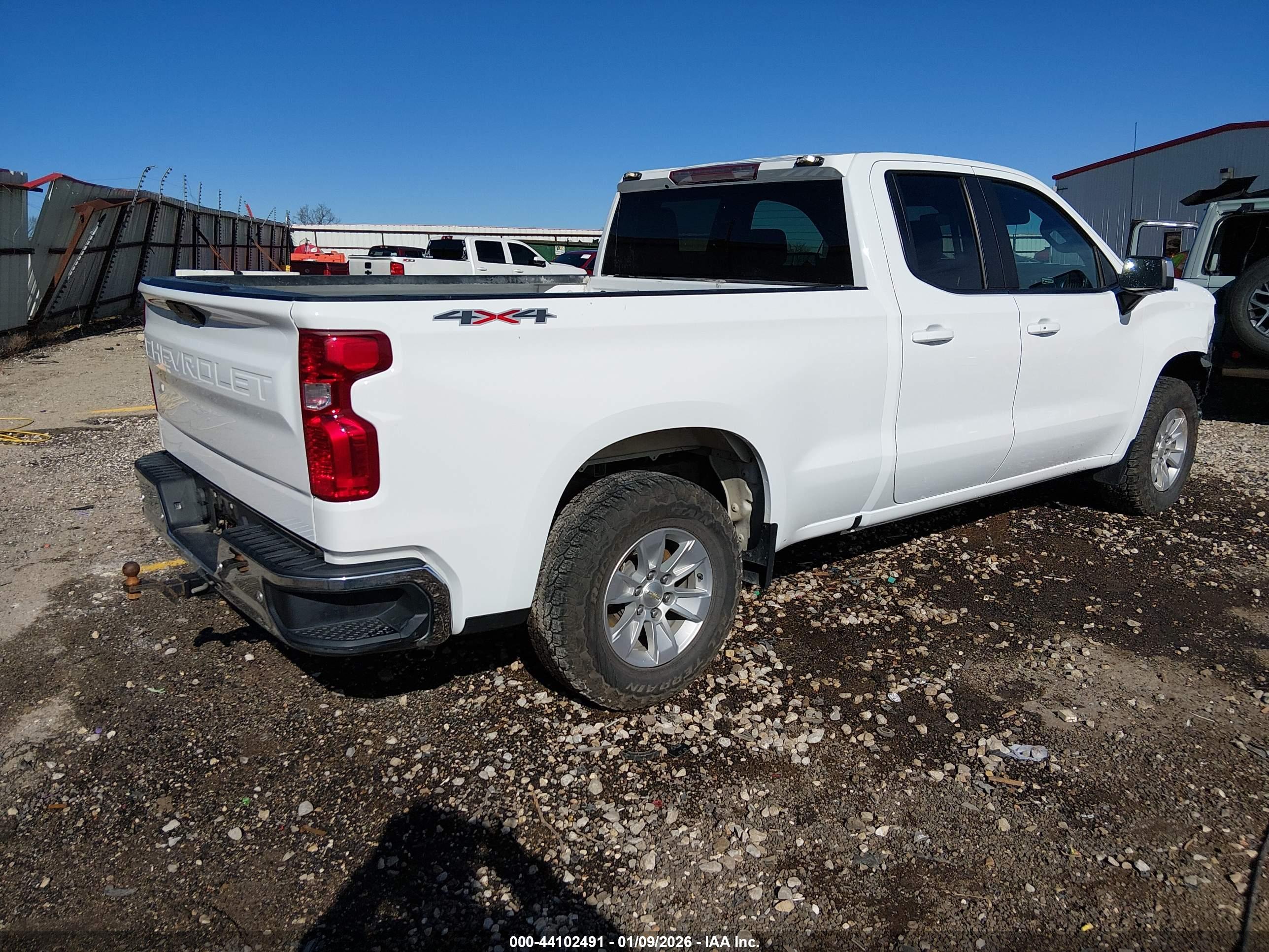 CHEVROLET SILVERADO image 4