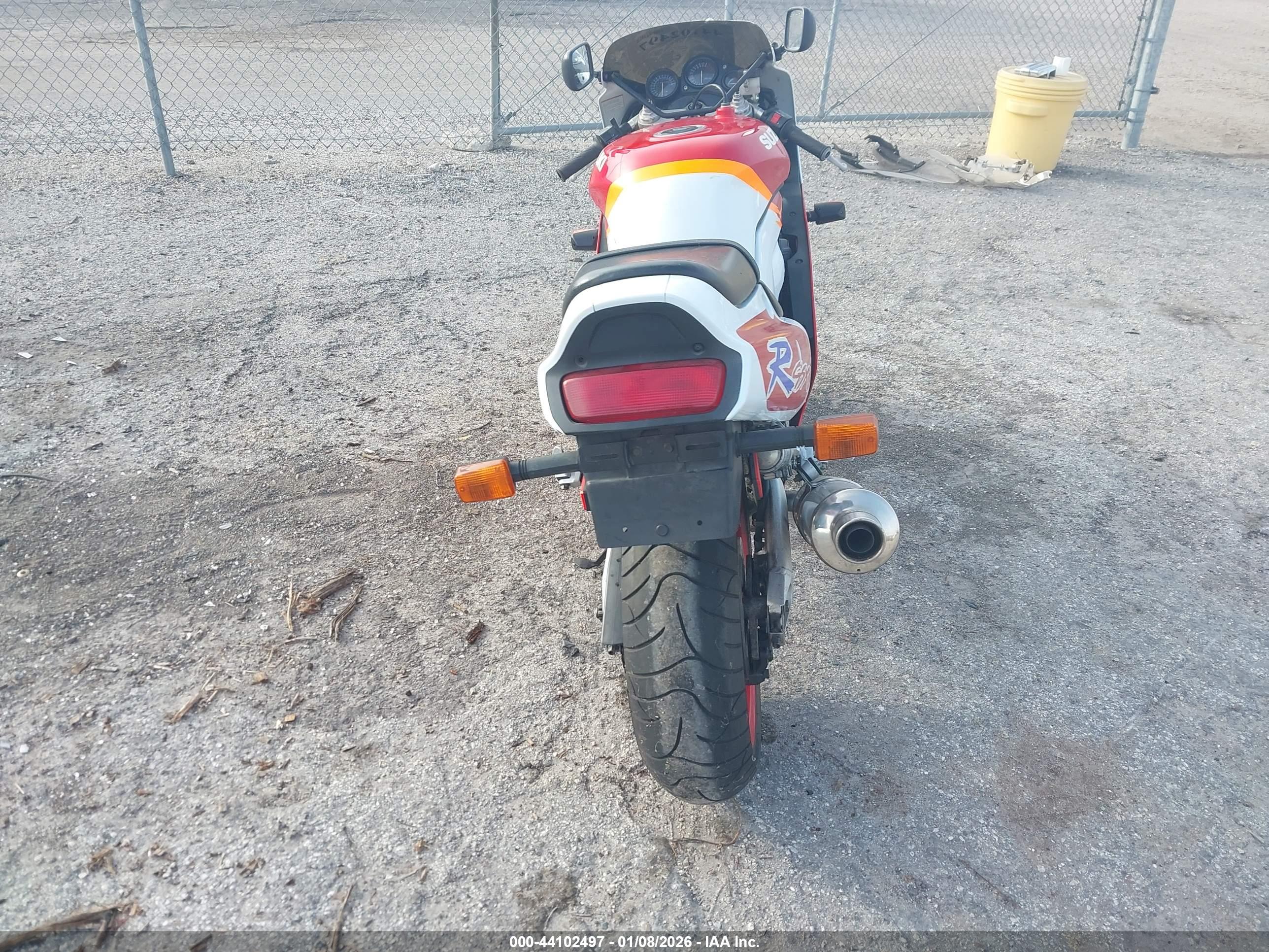 SUZUKI GSX-R600 image 6