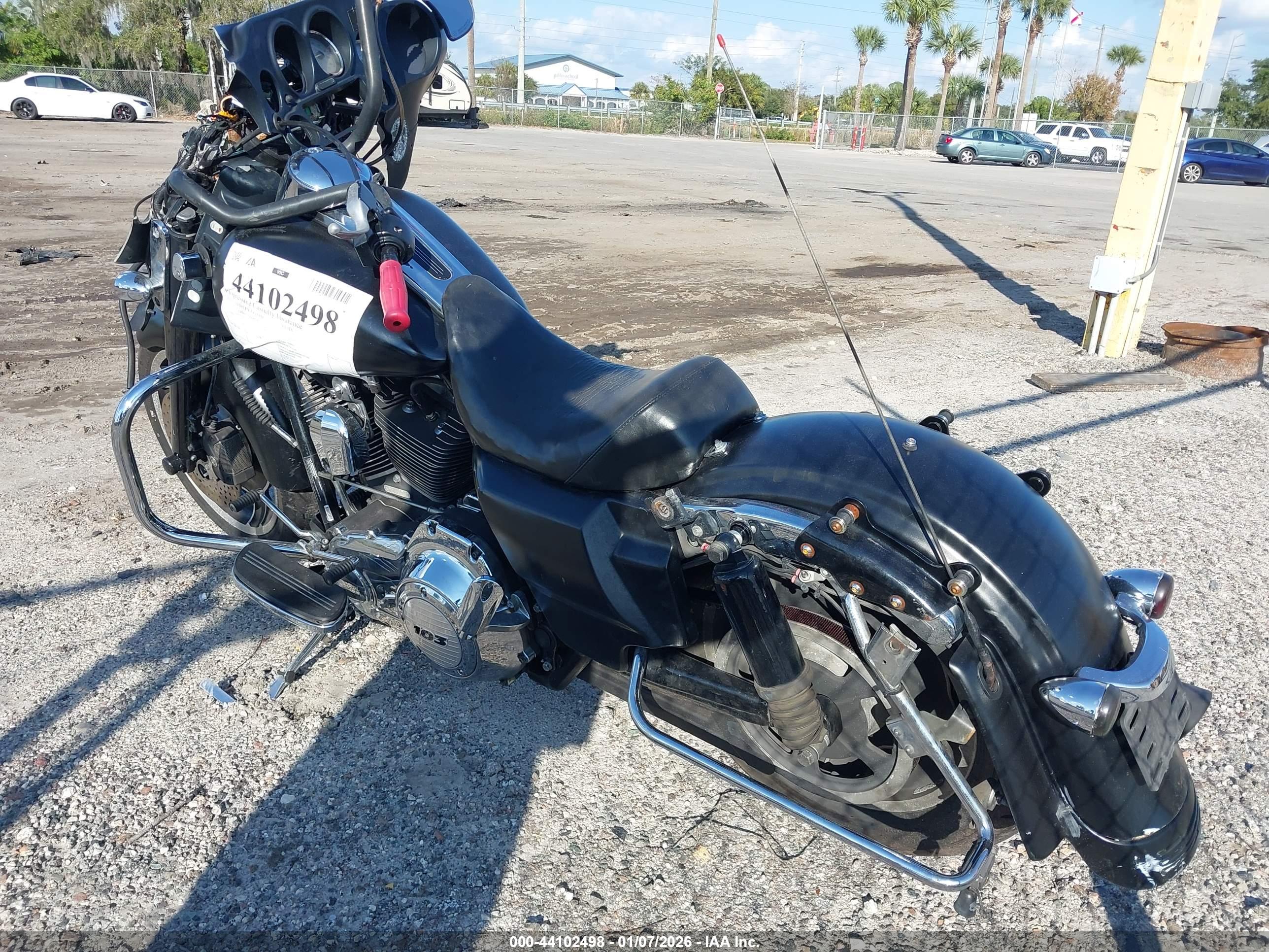 HARLEY-DAVIDSON FLHX image 3