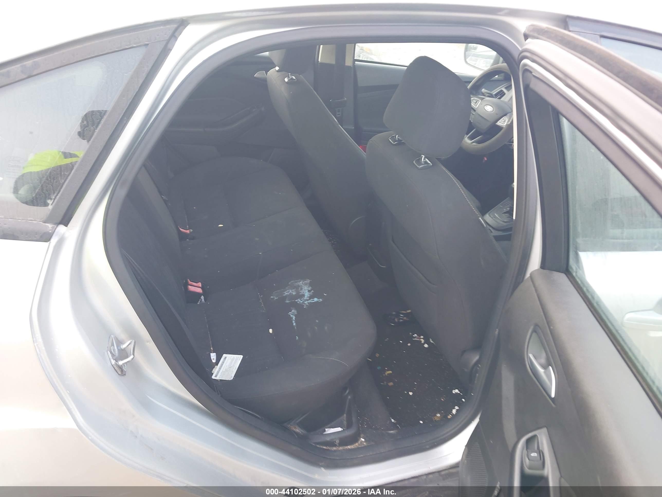 FORD FOCUS image 8