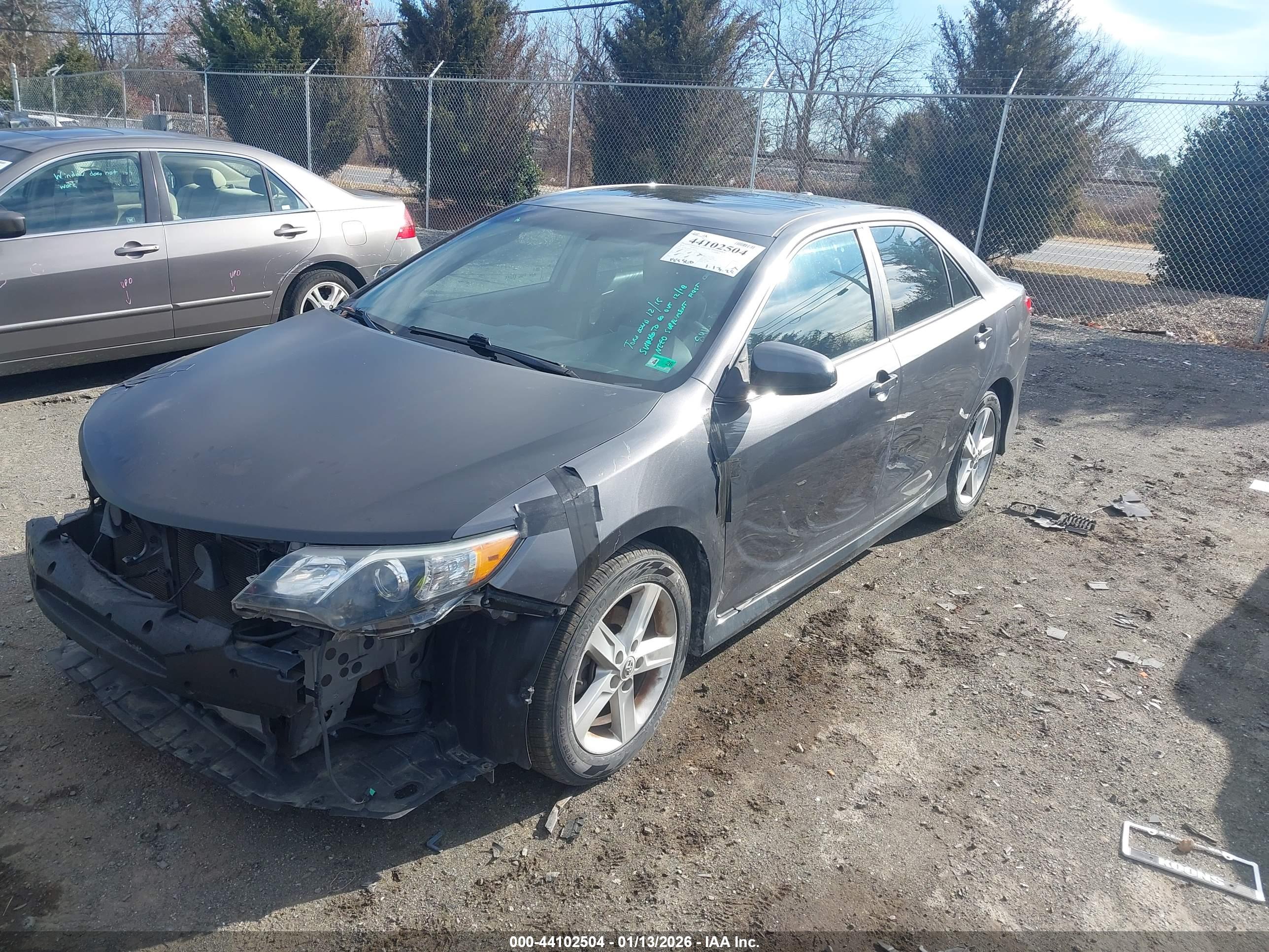 TOYOTA CAMRY image 2