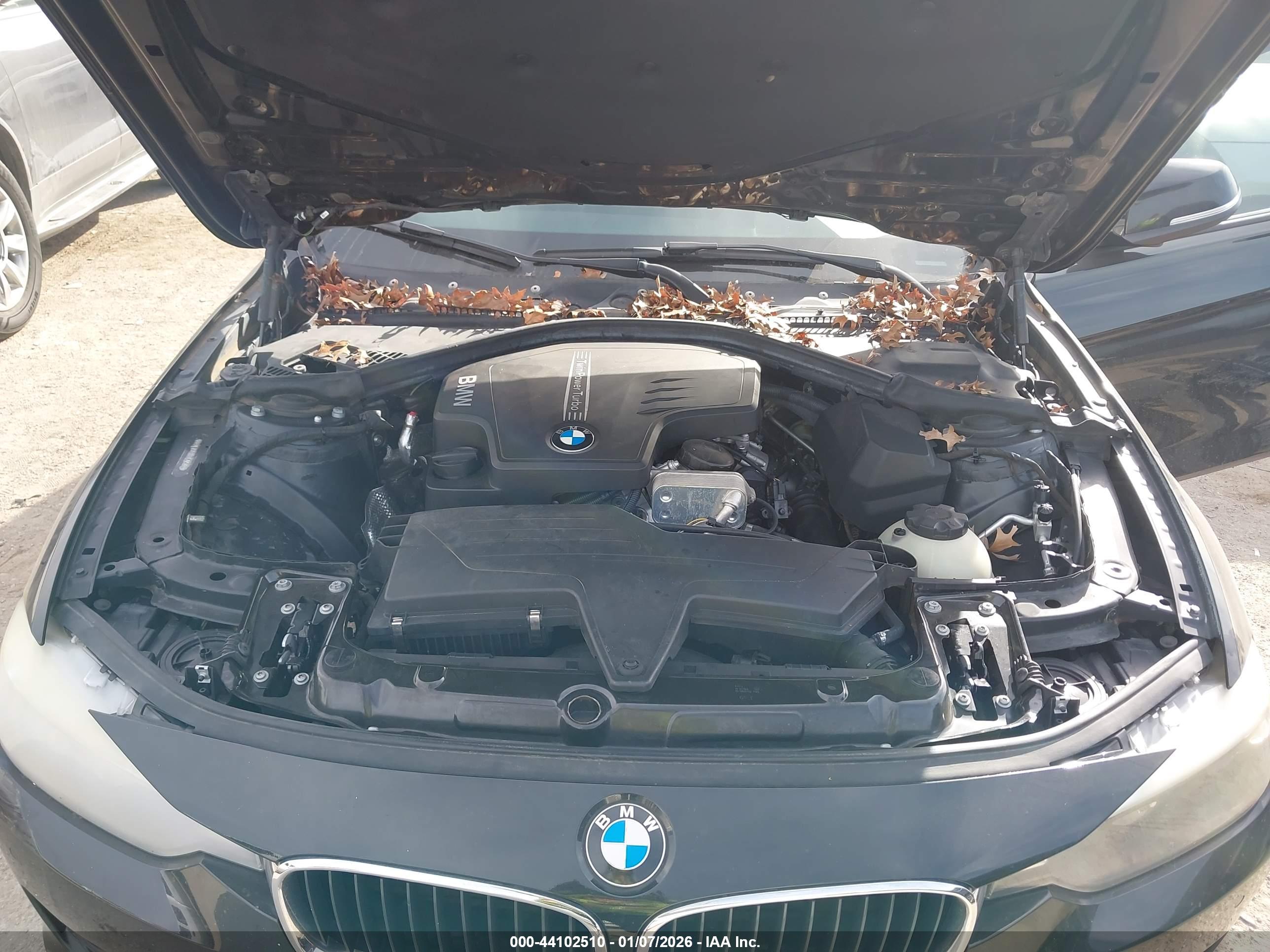 BMW 320I image 10