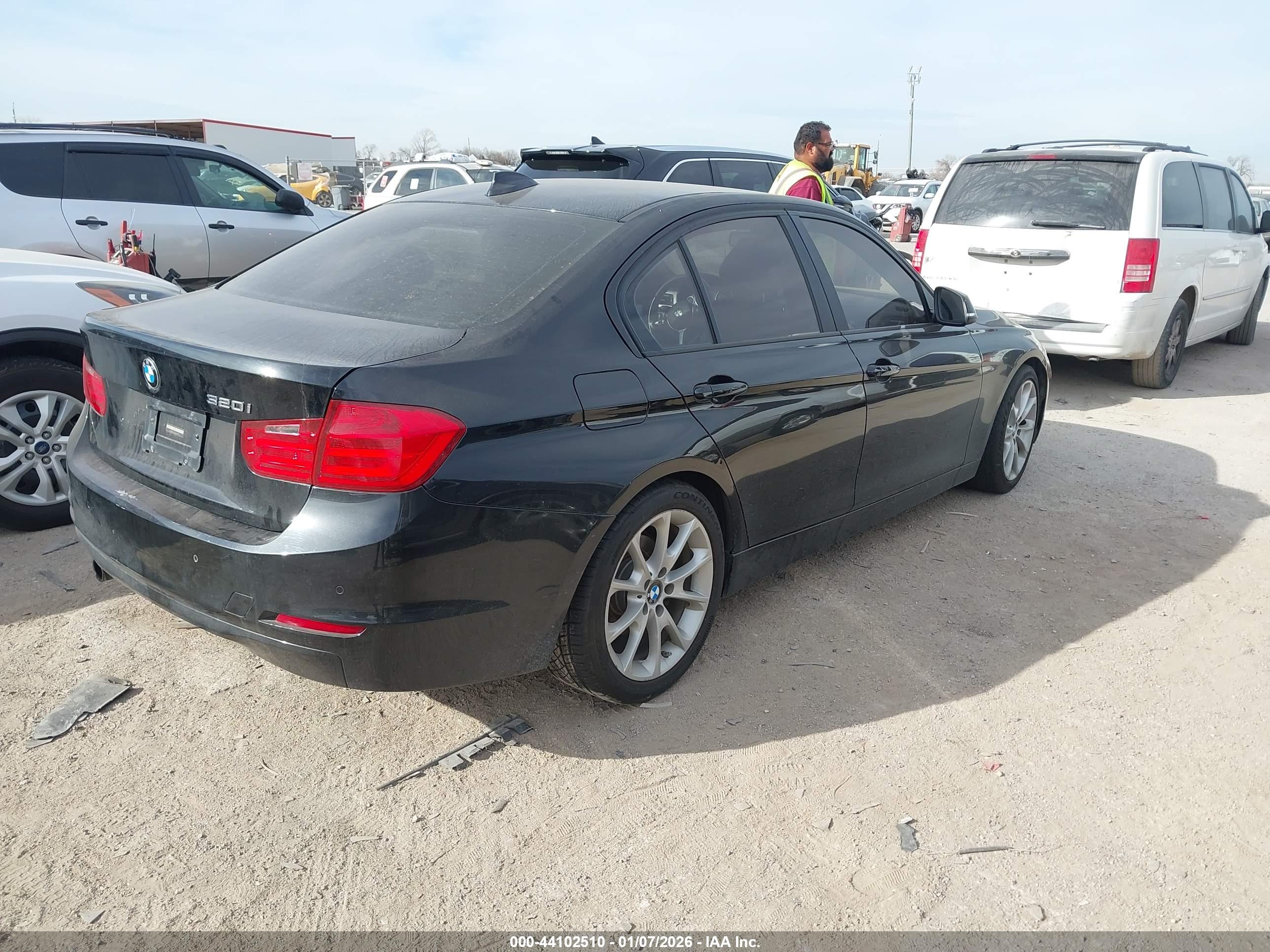 BMW 320I image 4