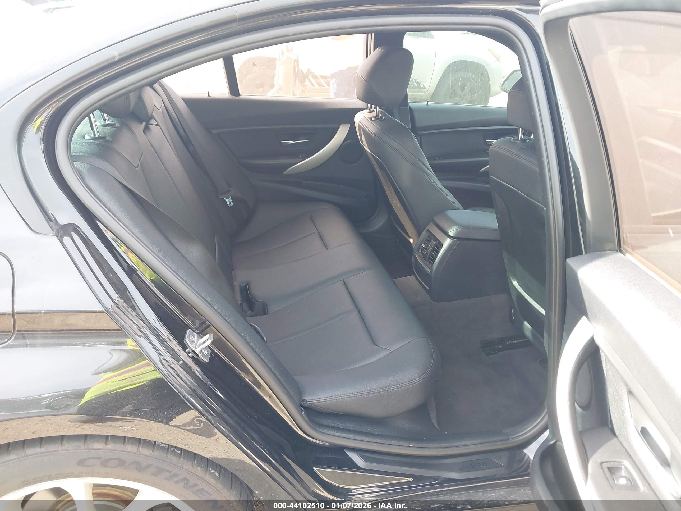 BMW 320I image 8