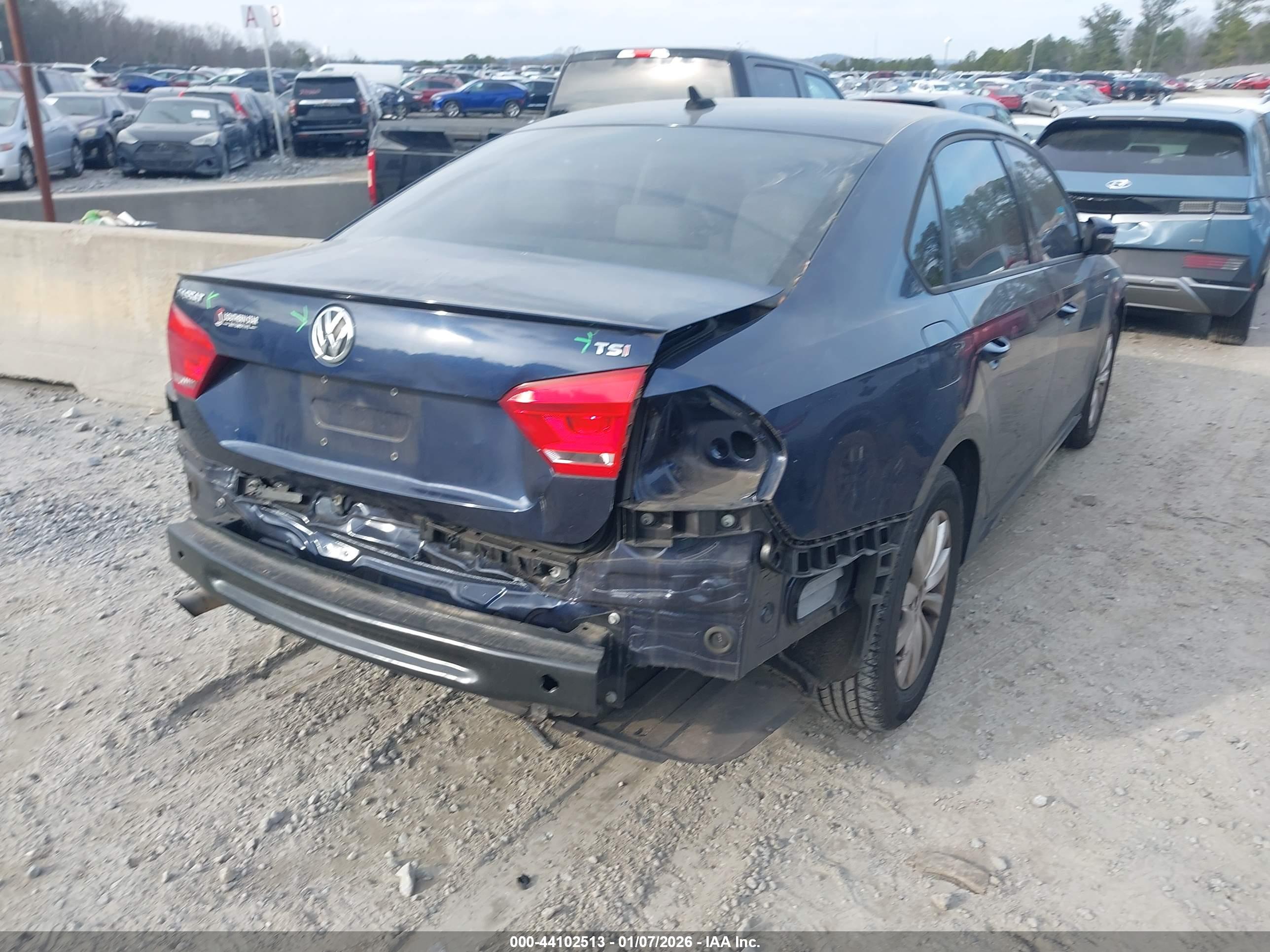 VOLKSWAGEN PASSAT image 4