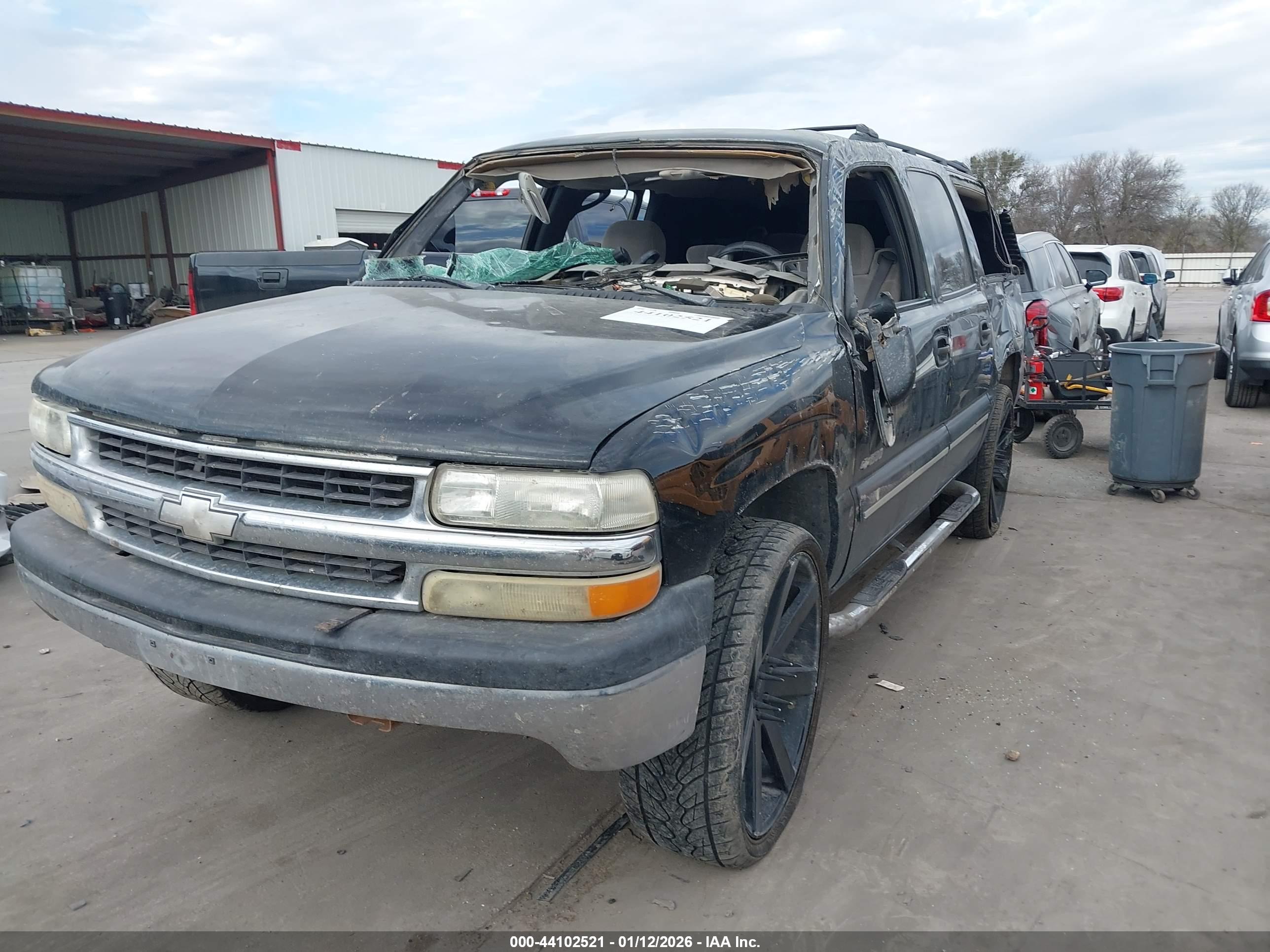 CHEVROLET SUBURBAN image 2
