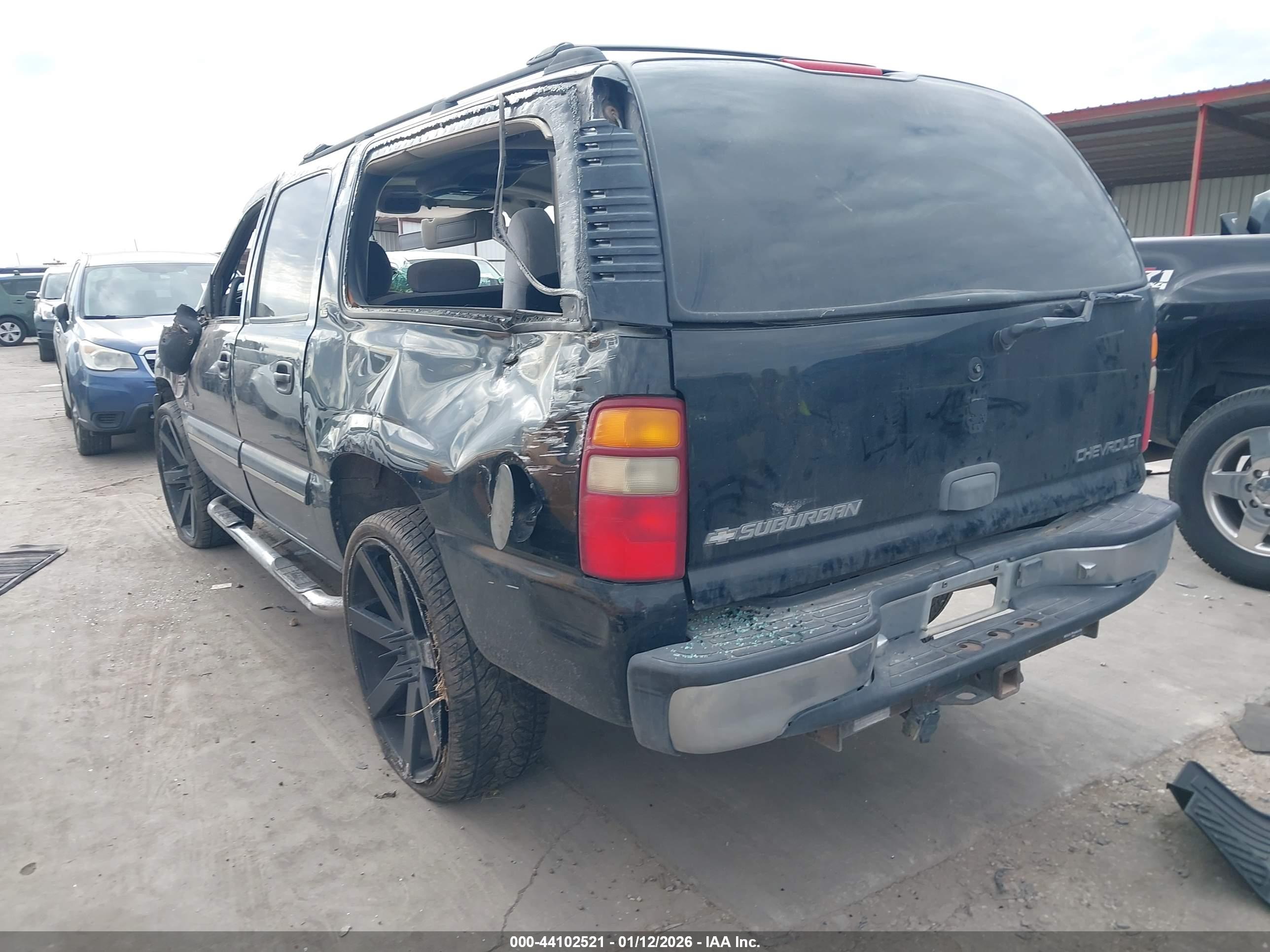 CHEVROLET SUBURBAN image 3