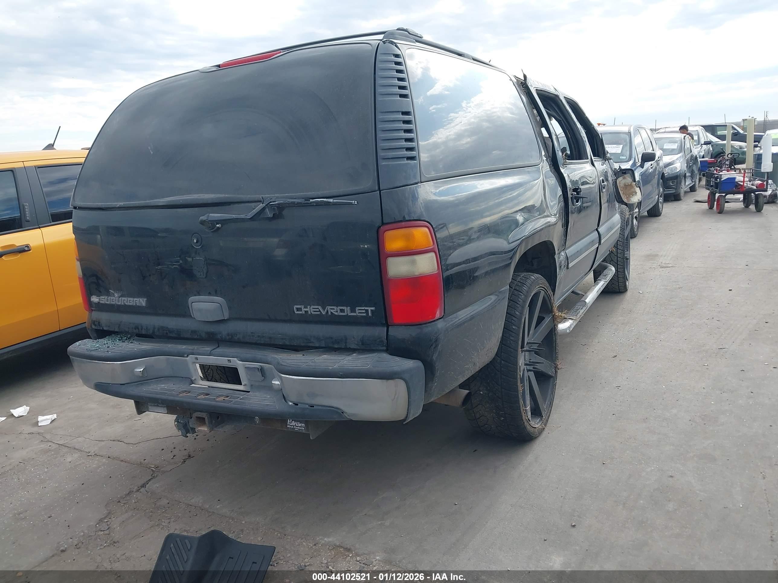 CHEVROLET SUBURBAN image 4
