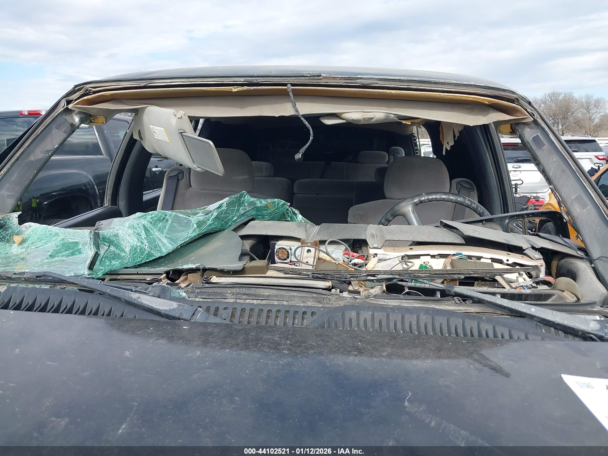 CHEVROLET SUBURBAN image 6