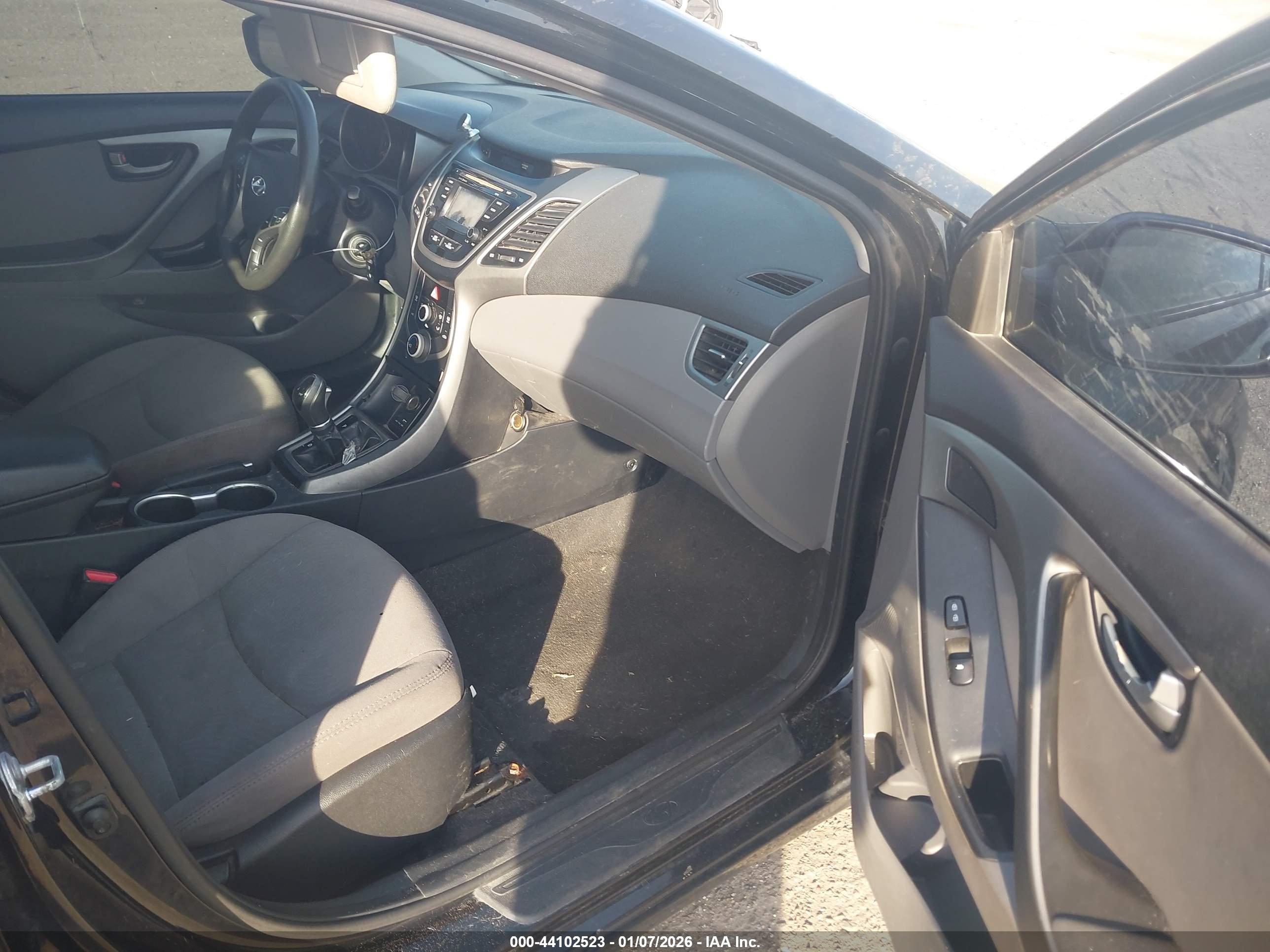 HYUNDAI ELANTRA image 5