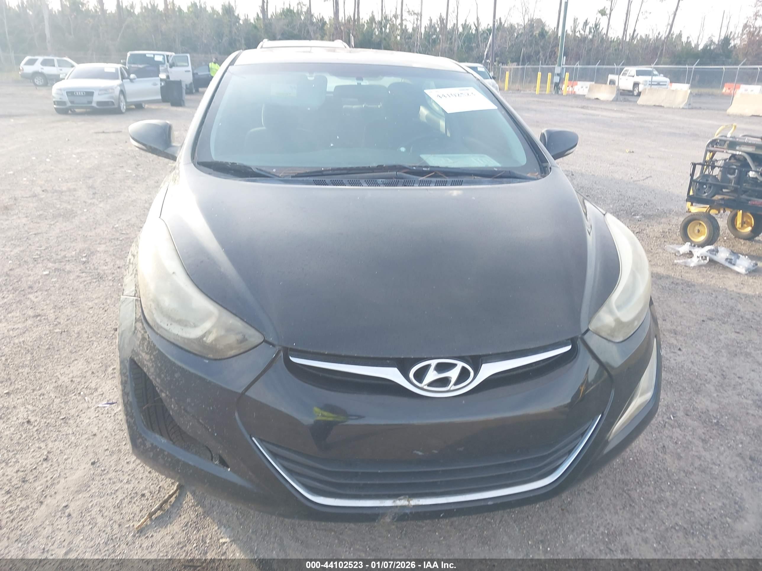 HYUNDAI ELANTRA image 6