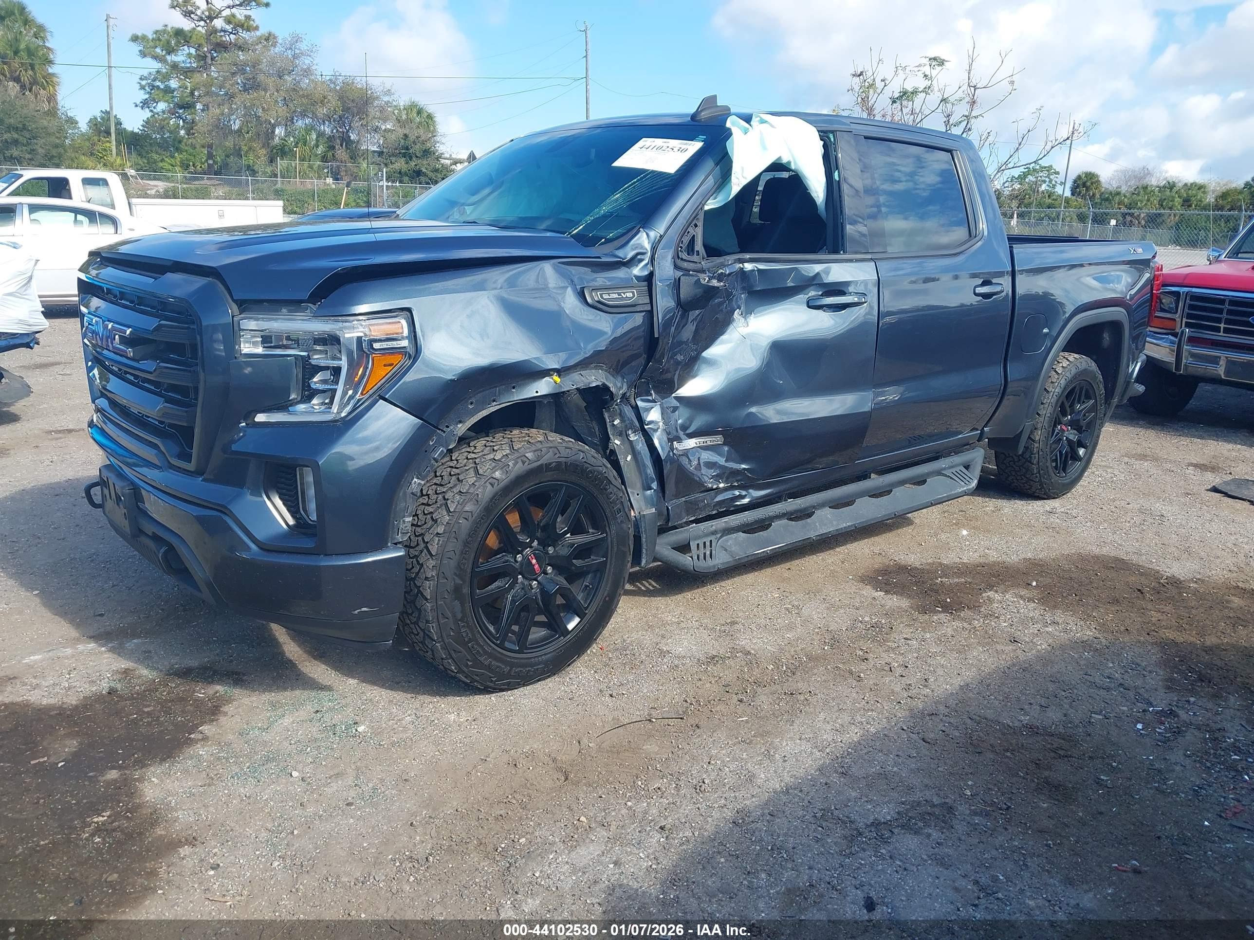GMC SIERRA image 2
