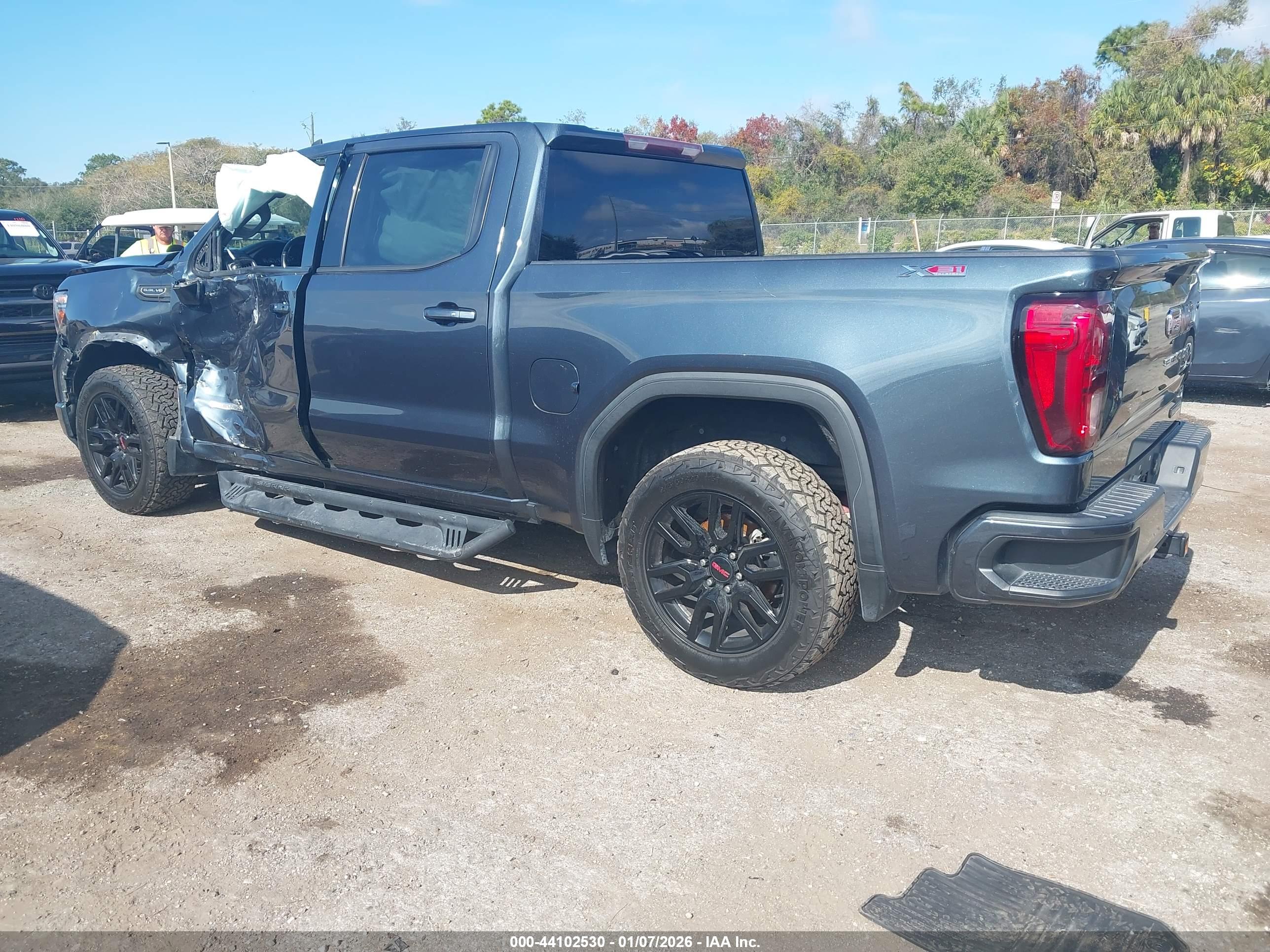 GMC SIERRA image 3