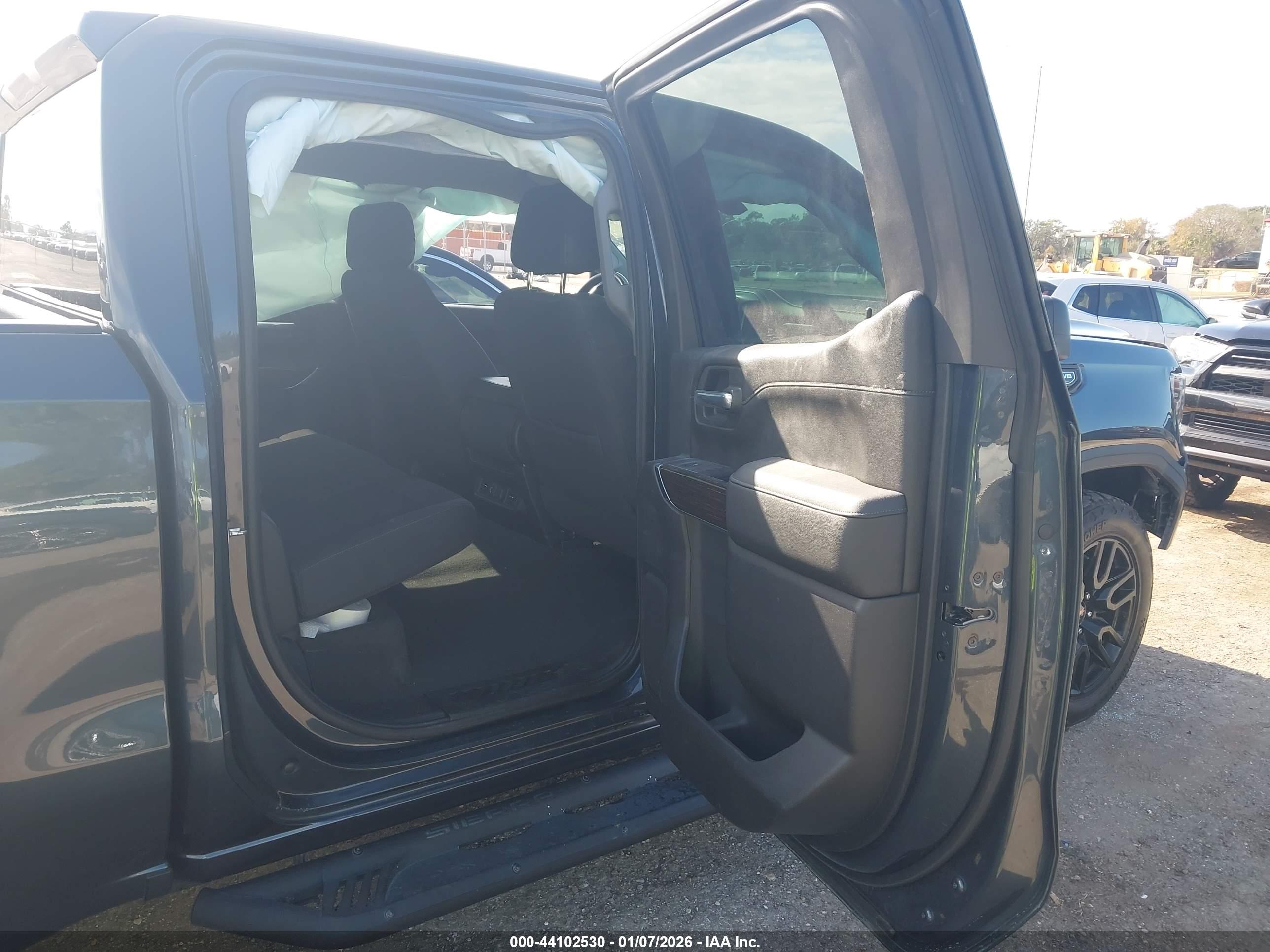 GMC SIERRA image 8