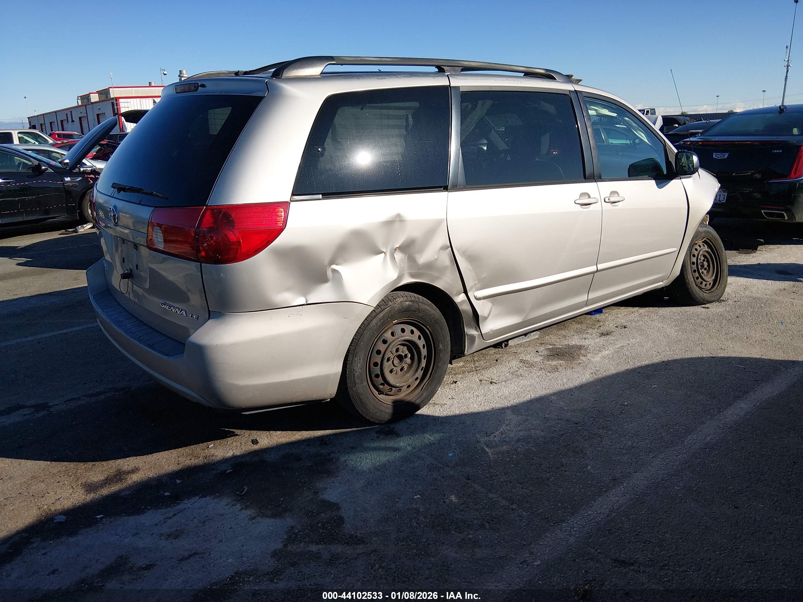 TOYOTA SIENNA image 4
