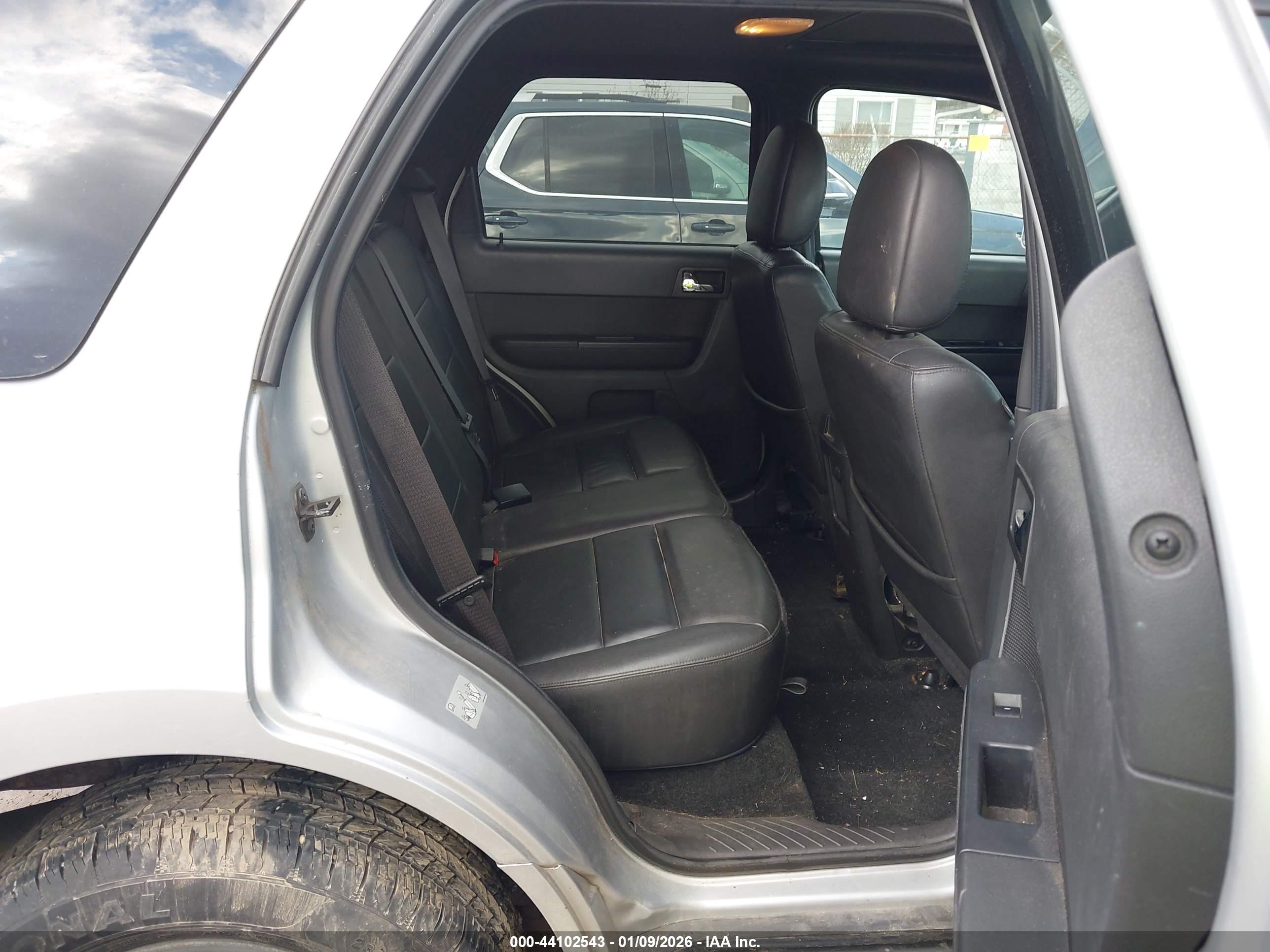FORD ESCAPE image 8